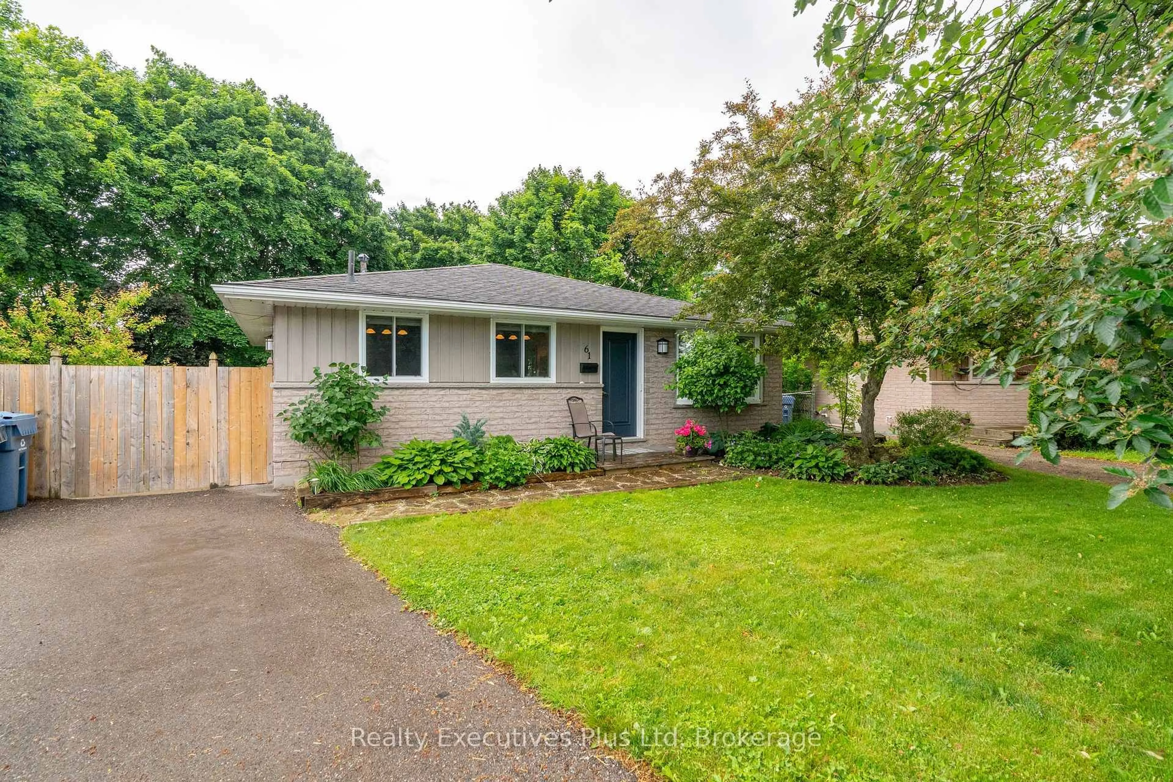 Unknown for 61 Mcilwraith Cres, Guelph Ontario N1E 6J4