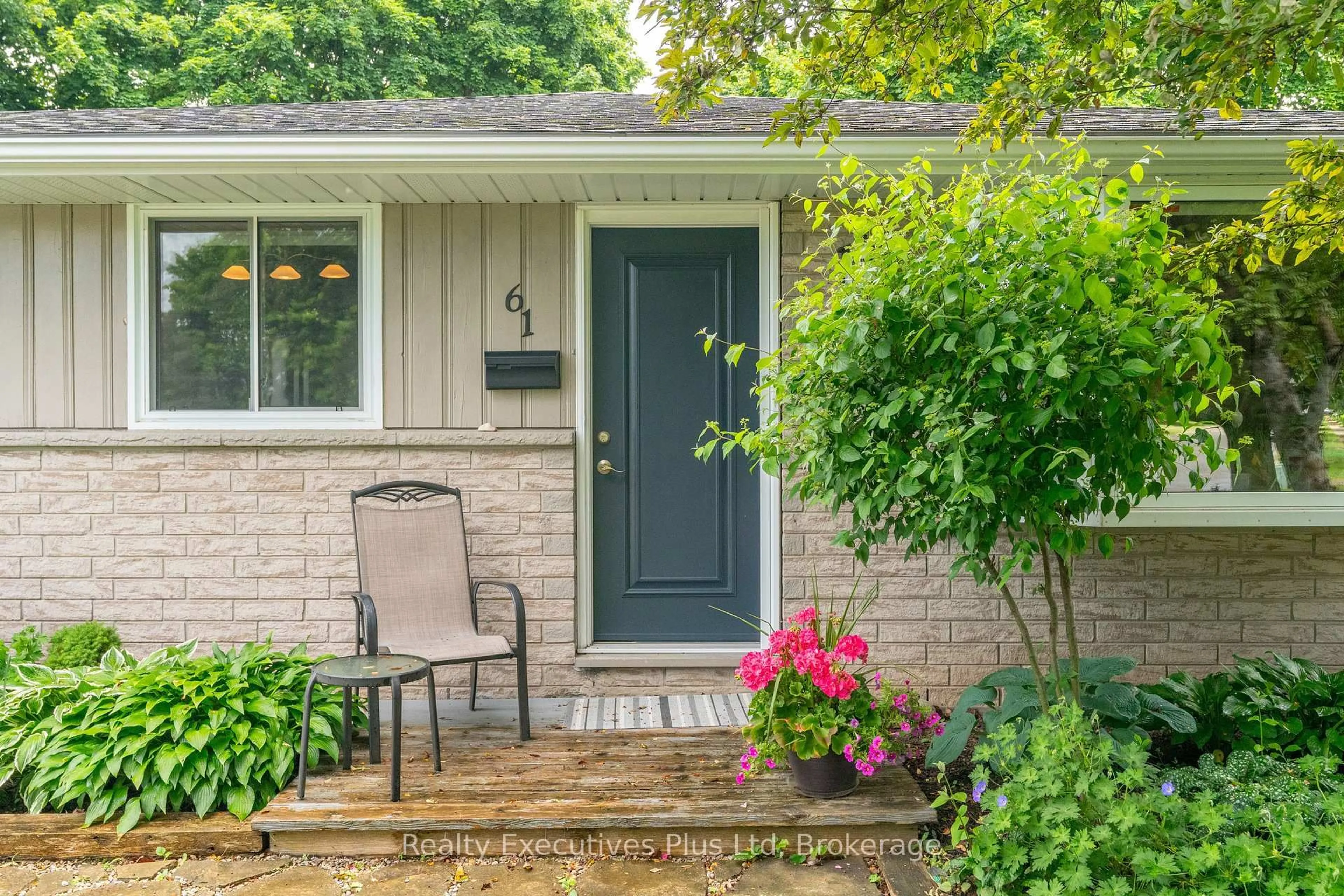 Unknown for 61 Mcilwraith Cres, Guelph Ontario N1E 6J4