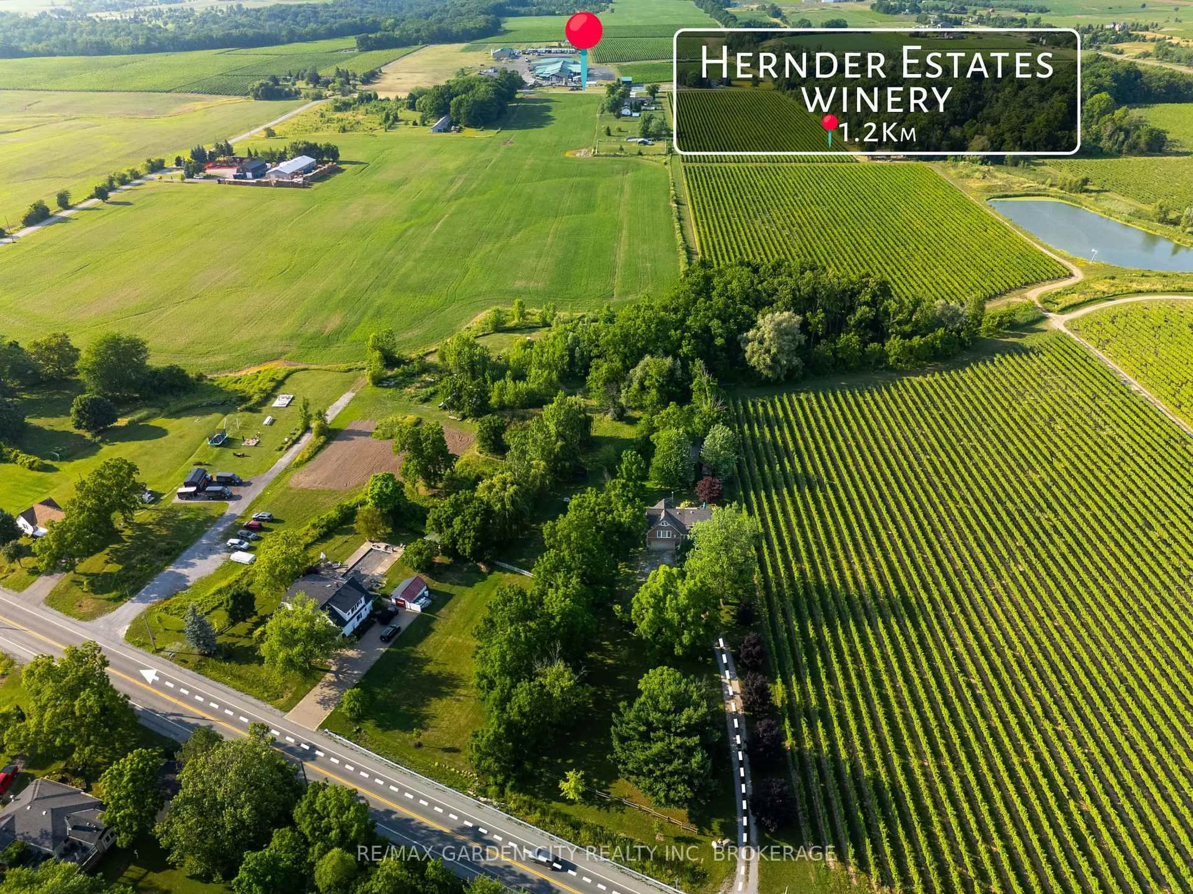 A pic from outside/outdoor area/front of a property/back of a property/a pic from drone, water/lake/river/ocean view for 1571 Pelham Rd, St. Catharines Ontario L2R 6P7