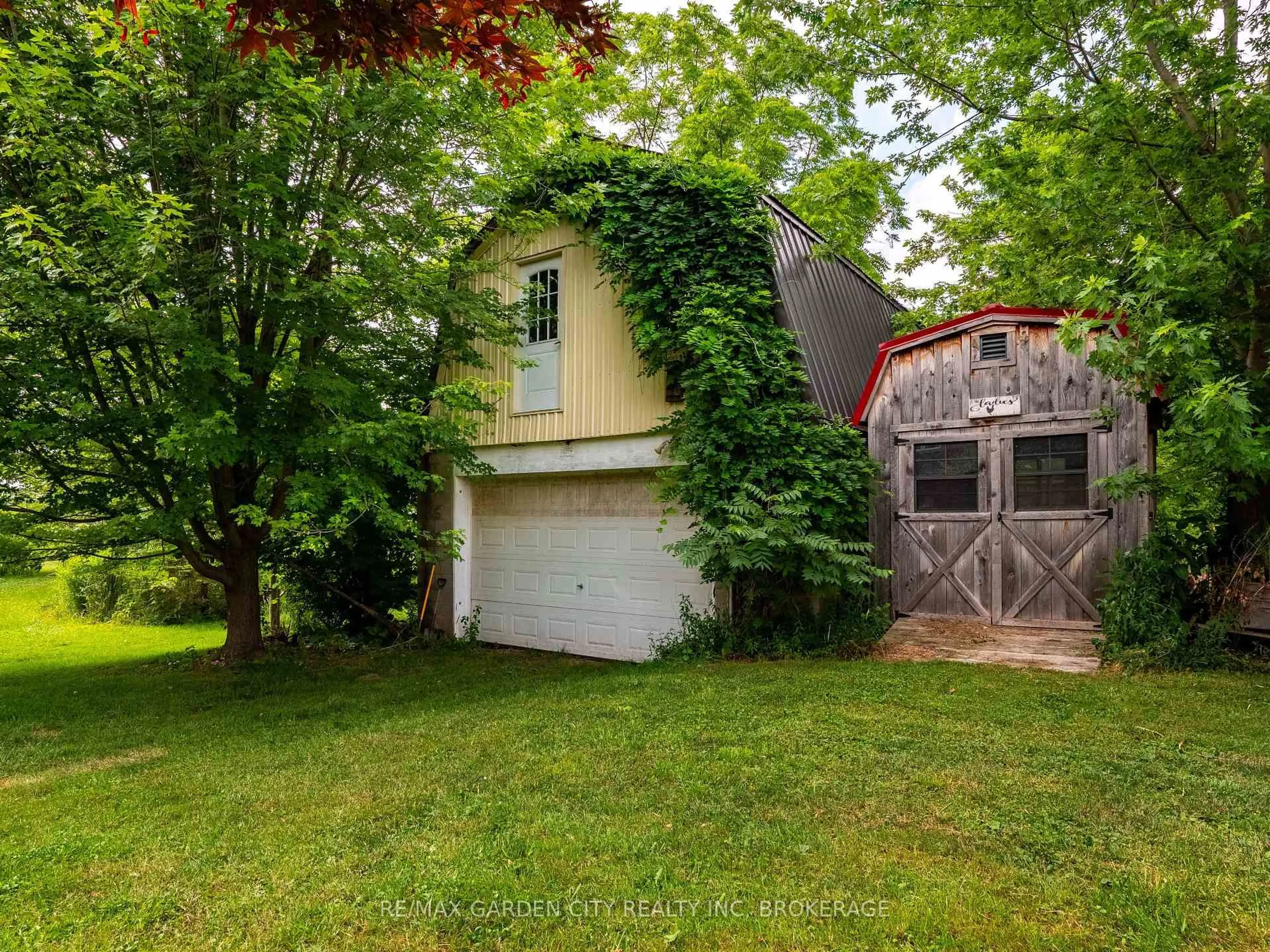 Shed for 1571 Pelham Rd, St. Catharines Ontario L2R 6P7