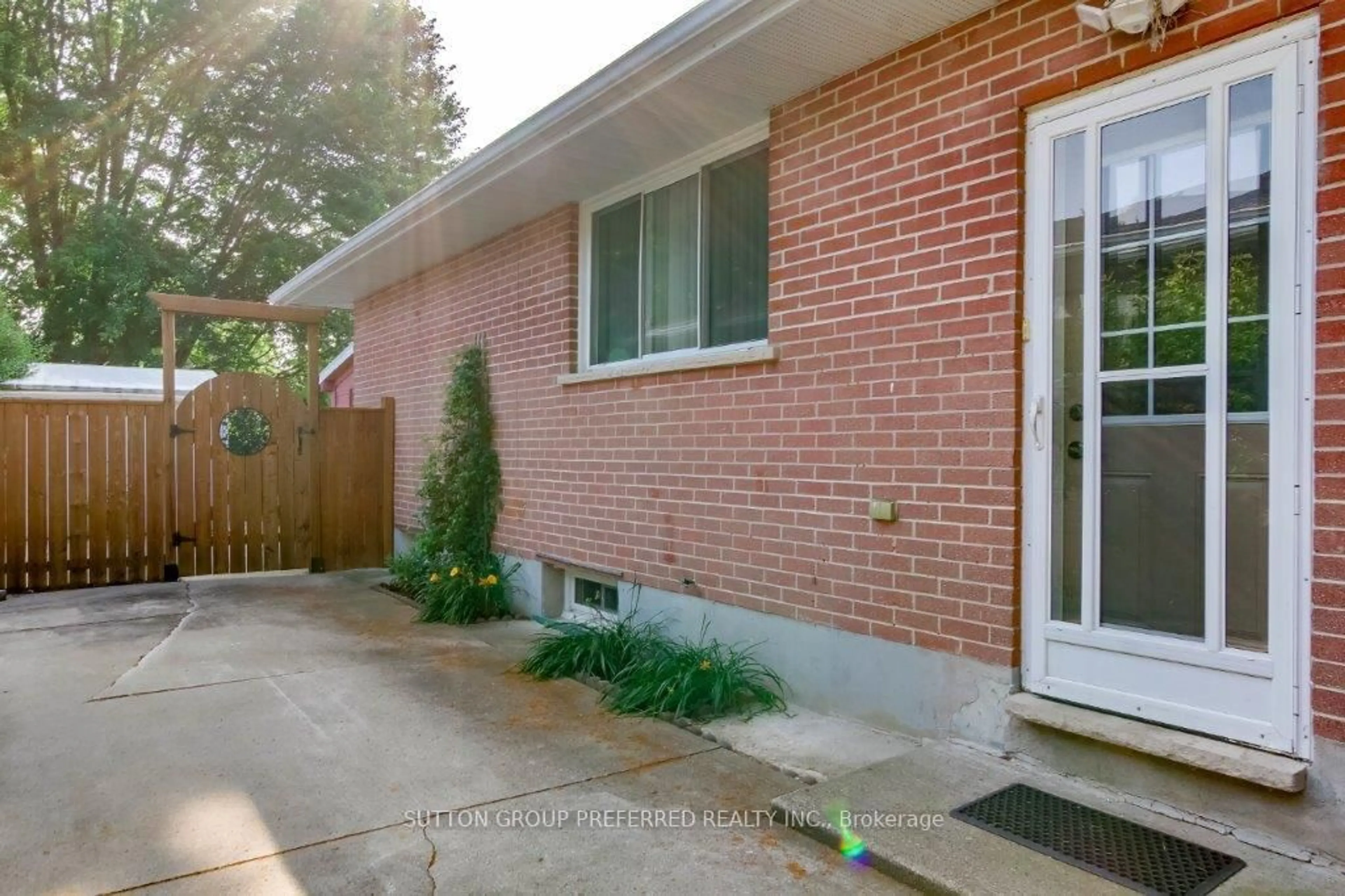 Home with brick exterior material, street for 154 Baffin Rd, London East Ontario N5V 1E9