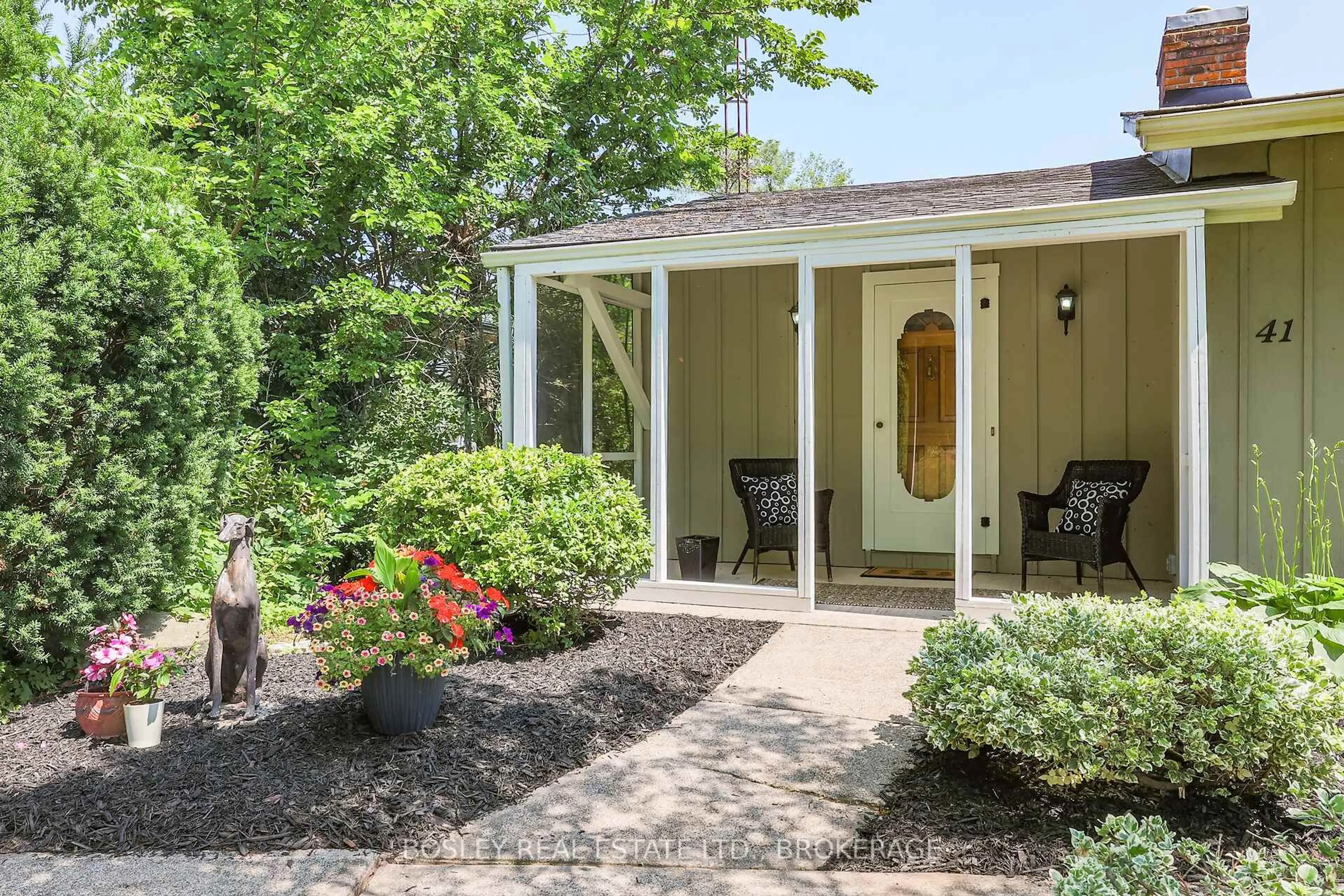 Patio, street for 41 Ricardo St, Niagara-on-the-Lake Ontario L0S 1J0