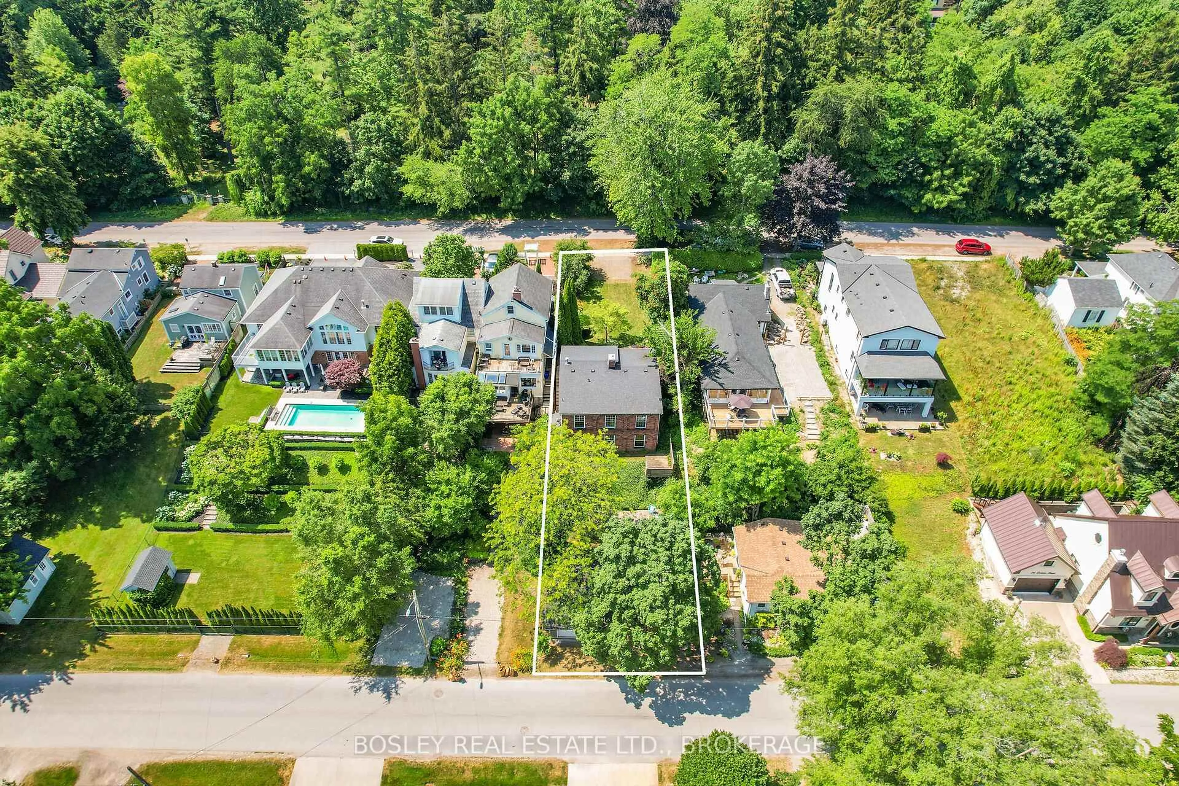 A pic from outside/outdoor area/front of a property/back of a property/a pic from drone, street for 41 Ricardo St, Niagara-on-the-Lake Ontario L0S 1J0