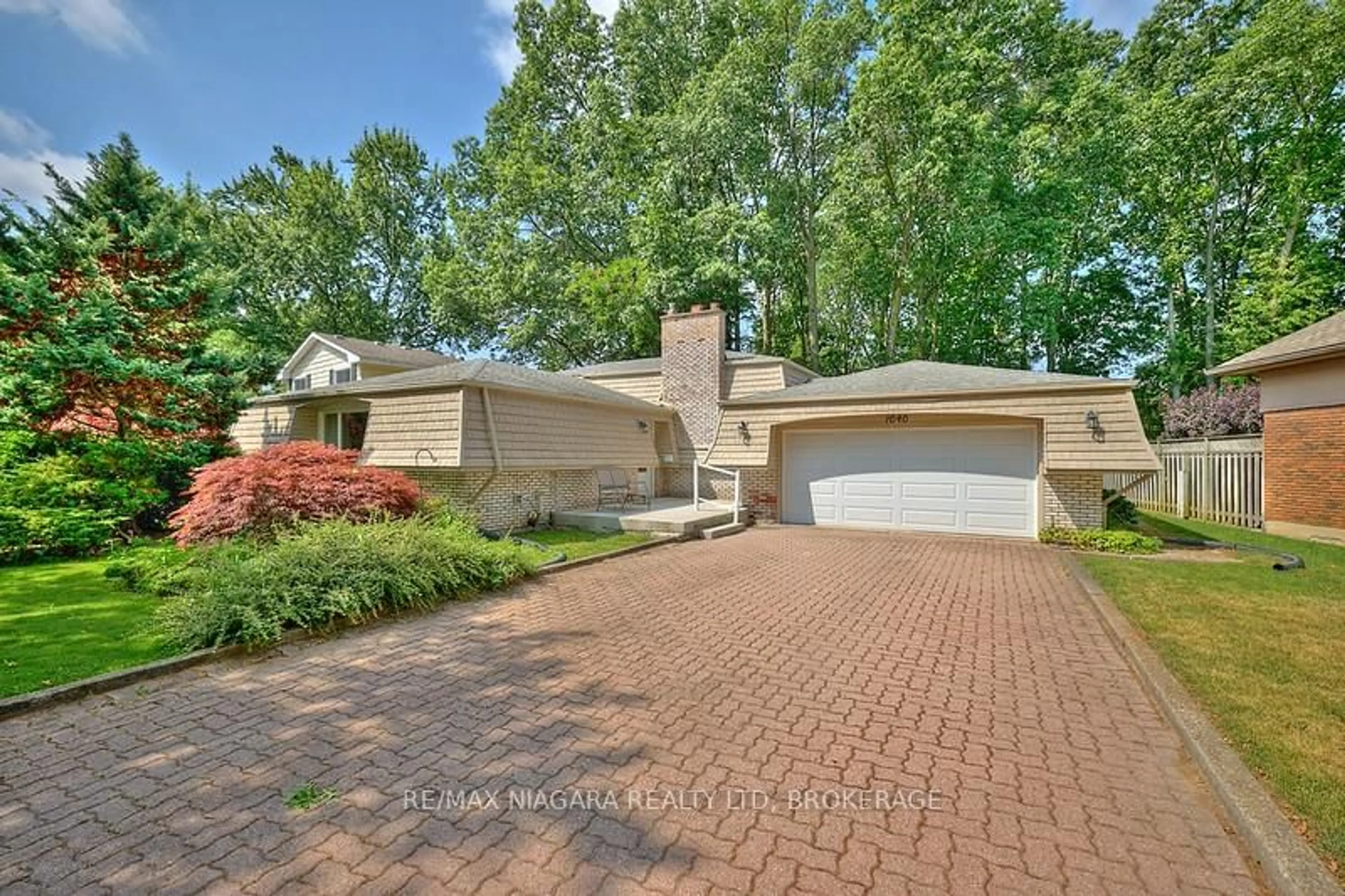Home with brick exterior material, street for 7040 Woodington Rd, Niagara Falls Ontario L2J 2C3