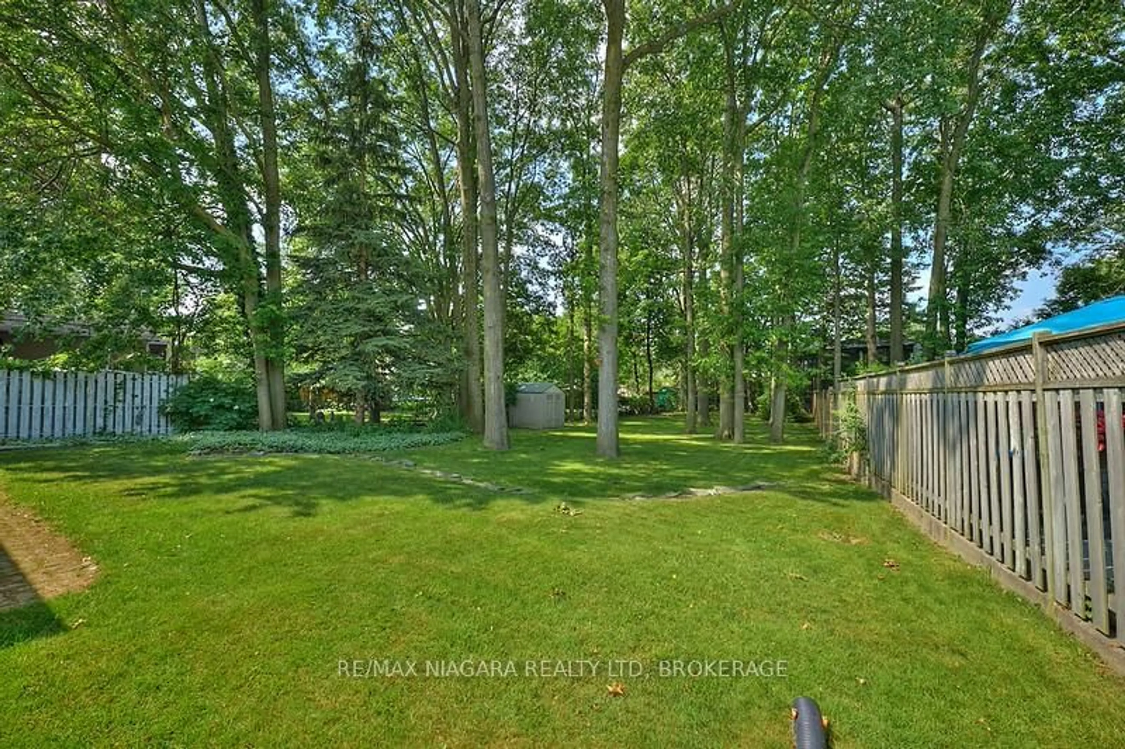 A pic from outside/outdoor area/front of a property/back of a property/a pic from drone, forest/trees view for 7040 Woodington Rd, Niagara Falls Ontario L2J 2C3