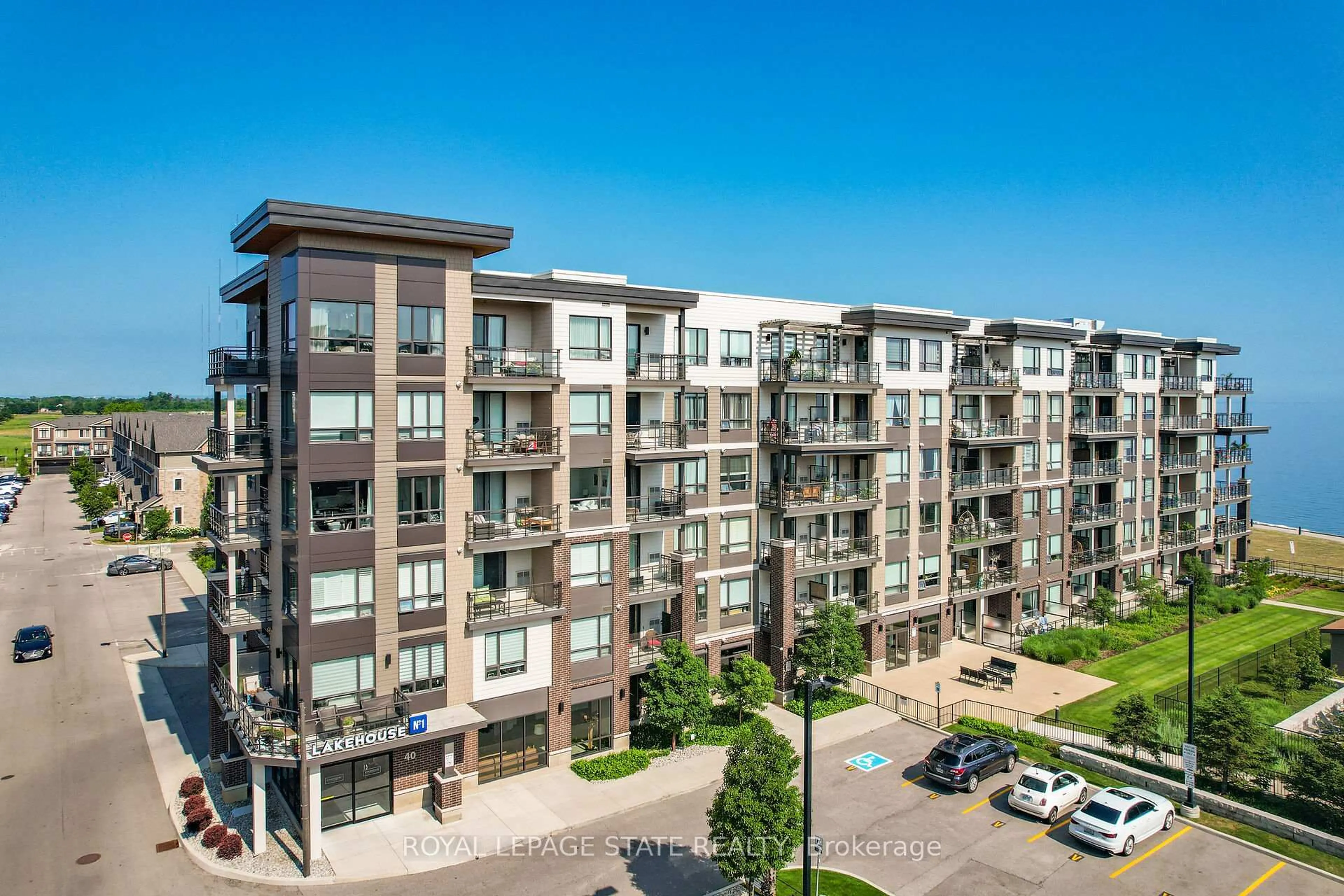 A pic from outside/outdoor area/front of a property/back of a property/a pic from drone, city buildings view from balcony for 40 Esplanade Lane #409, Grimsby Ontario L3M 0G9
