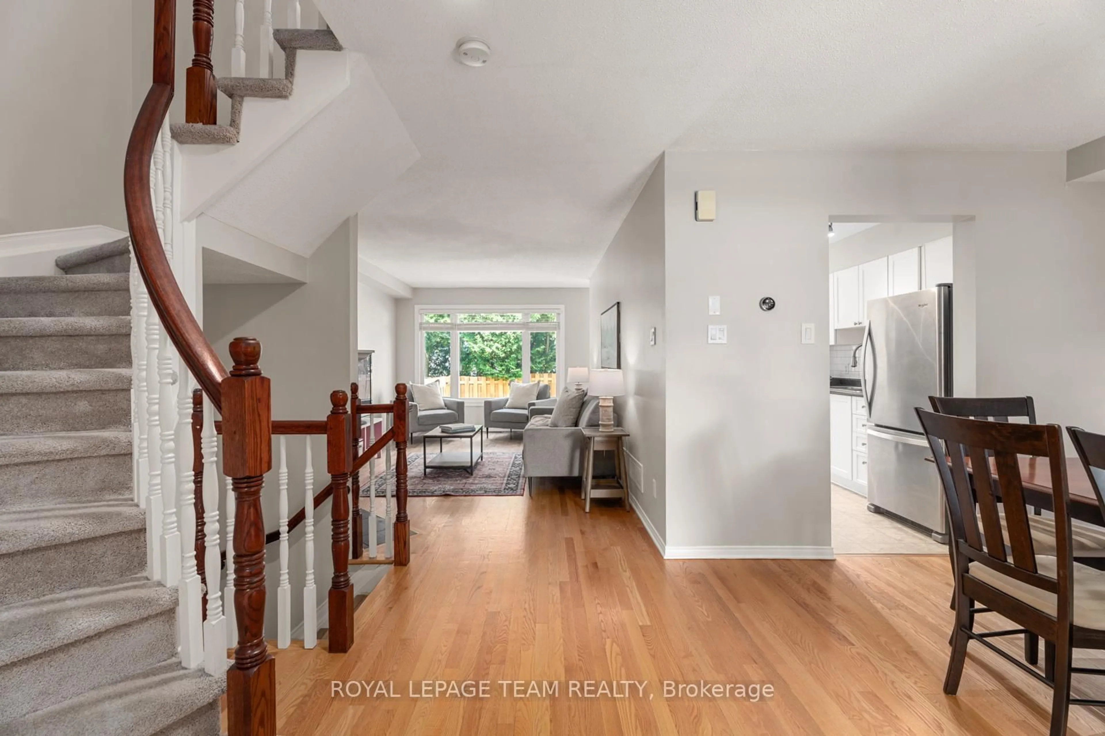 Indoor entryway for 3838 Crowsnest Ave, Ottawa Ontario K1V 1K4