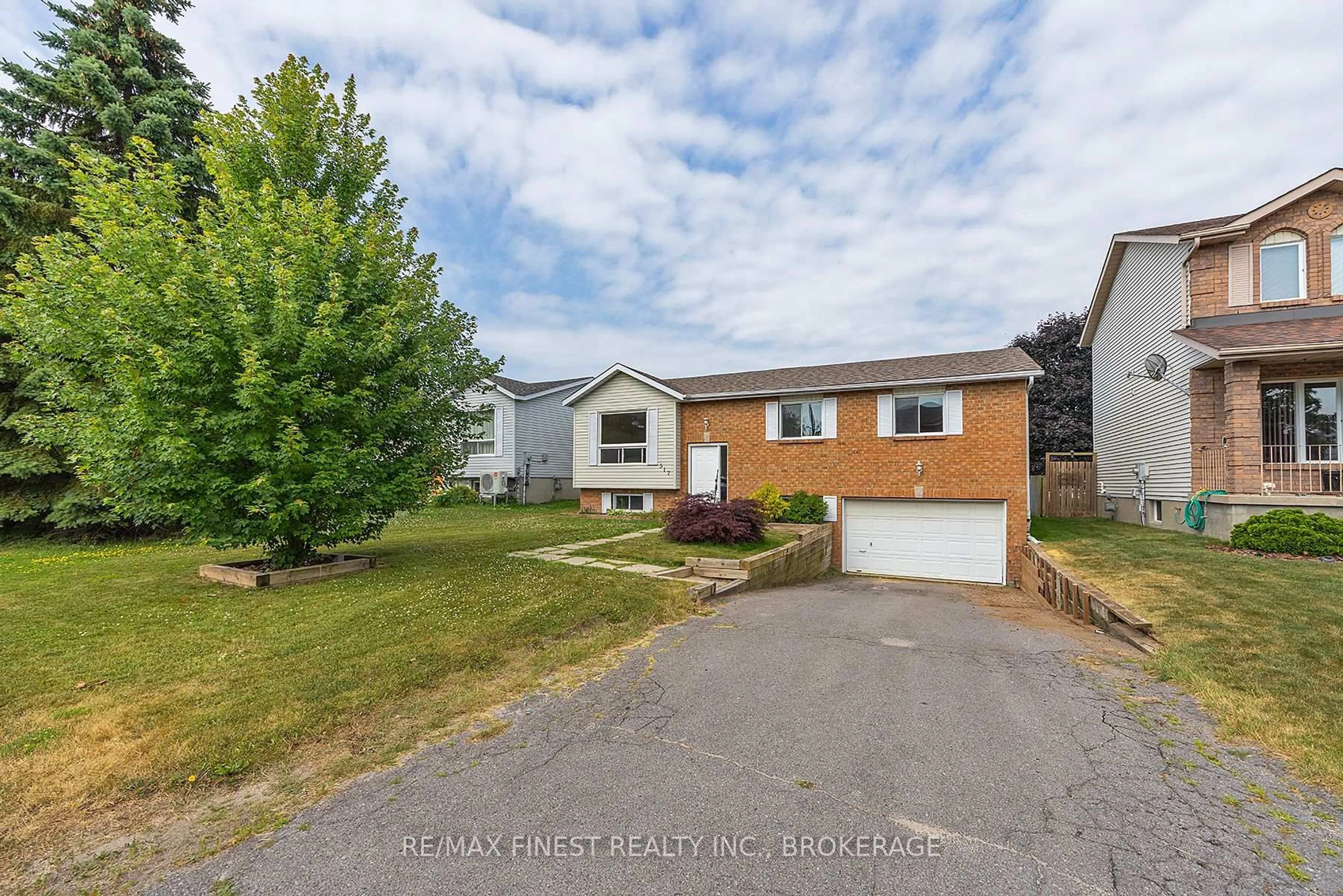 A pic from outside/outdoor area/front of a property/back of a property/a pic from drone, street for 517 Citation Cres, Kingston Ontario K7M 8W2