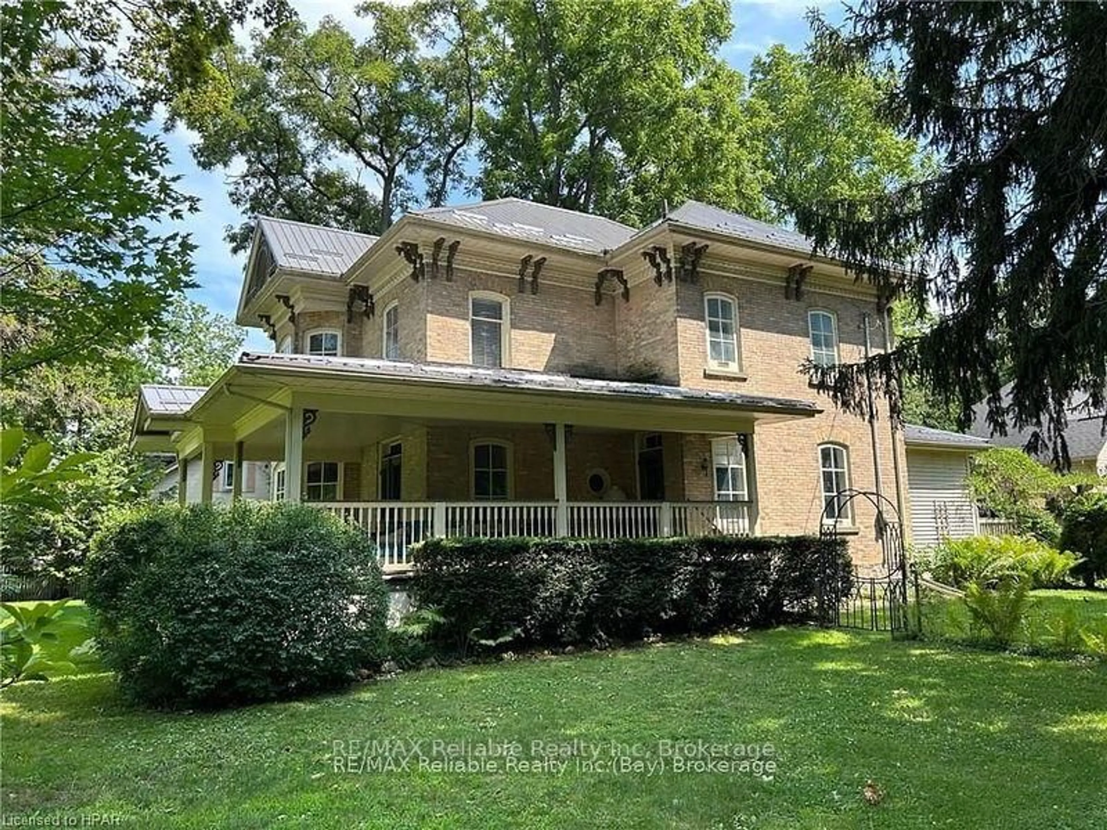Home with vinyl exterior material, unknown for 32 Bayfield Terr, Bluewater Ontario N0M 1G0