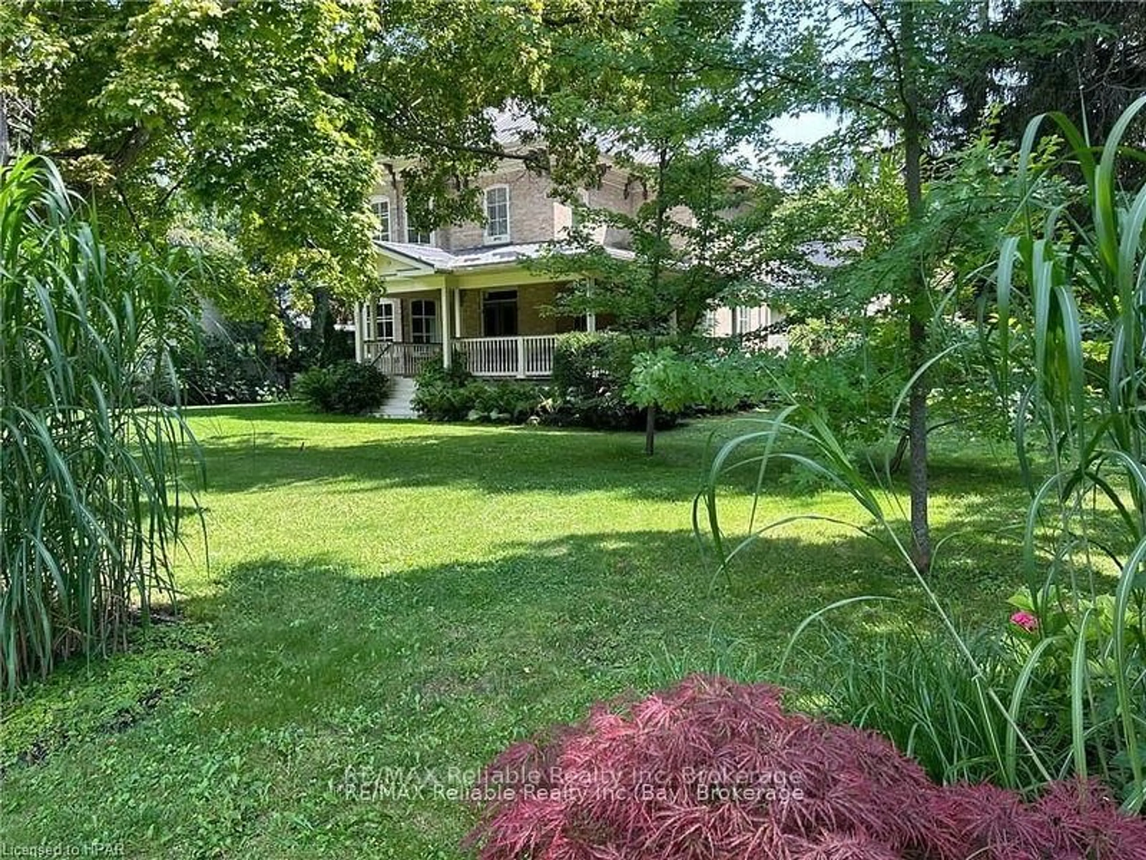 A pic from outside/outdoor area/front of a property/back of a property/a pic from drone, unknown for 32 Bayfield Terr, Bluewater Ontario N0M 1G0