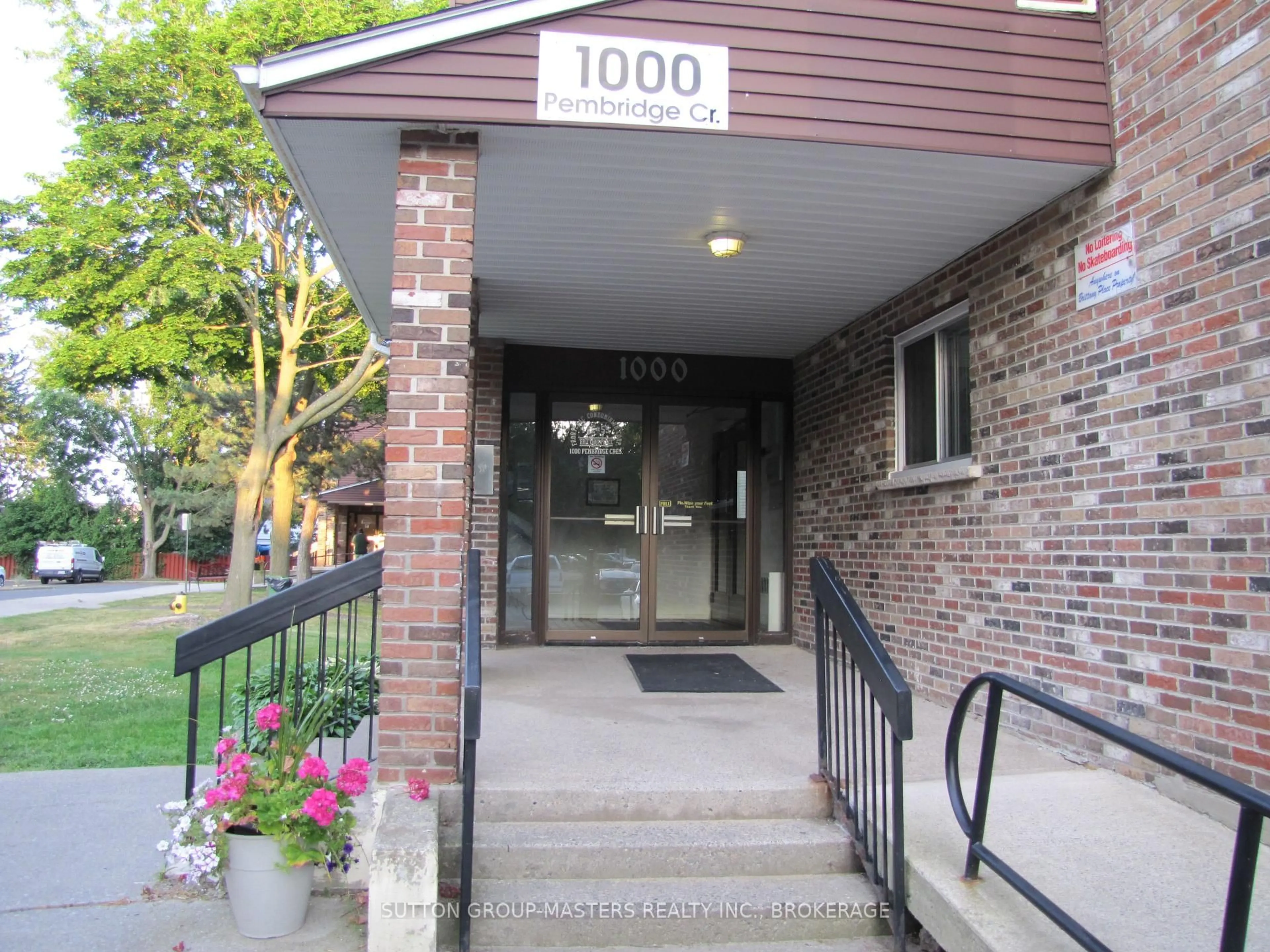 Indoor foyer for 1000 Pembridge Cres #301, Kingston Ontario K7P 1A3