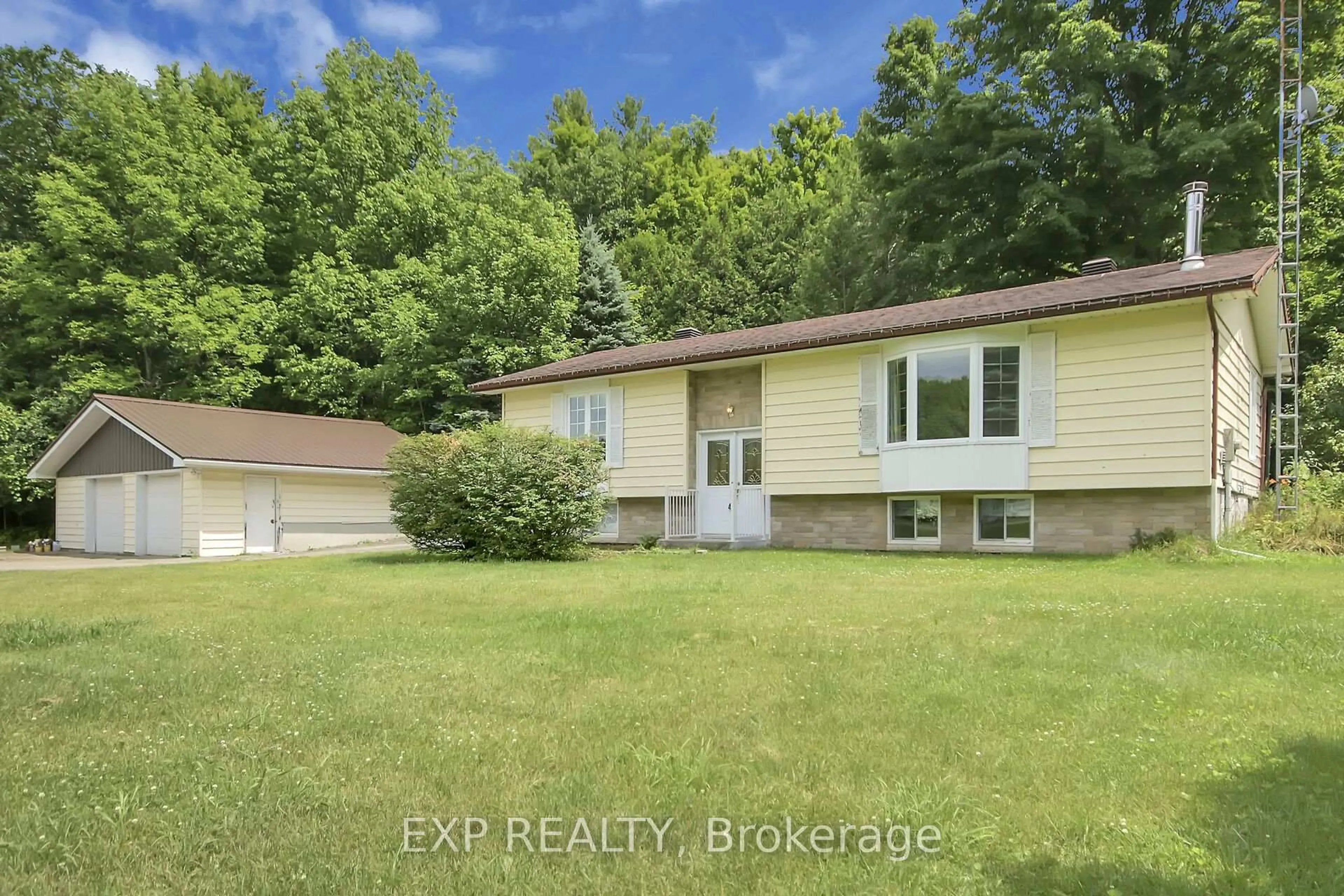 A pic from outside/outdoor area/front of a property/back of a property/a pic from drone, unknown for 182 Robertson Dr, Lanark Ontario K0G 1K0