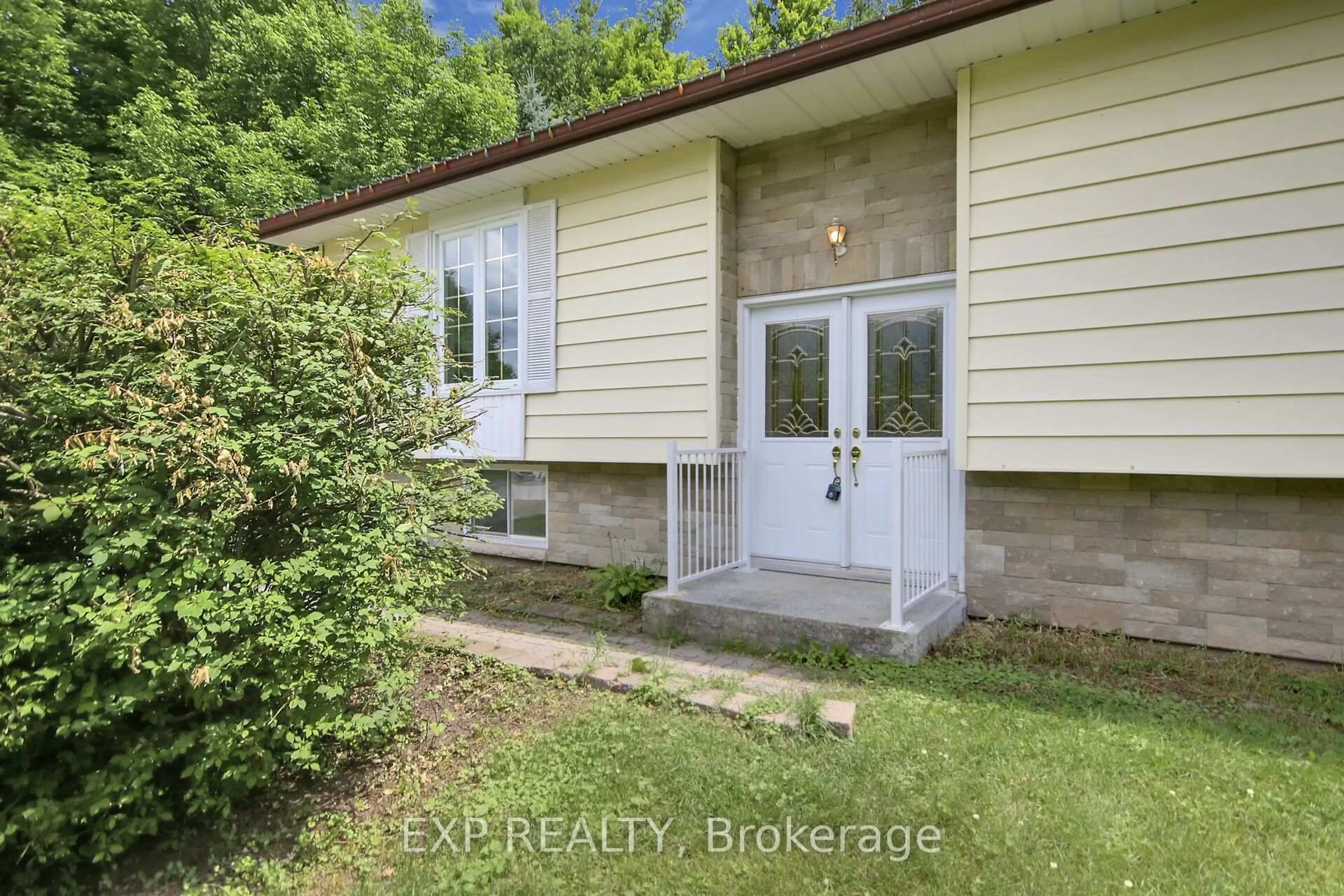 A pic from outside/outdoor area/front of a property/back of a property/a pic from drone, unknown for 182 Robertson Dr, Lanark Ontario K0G 1K0