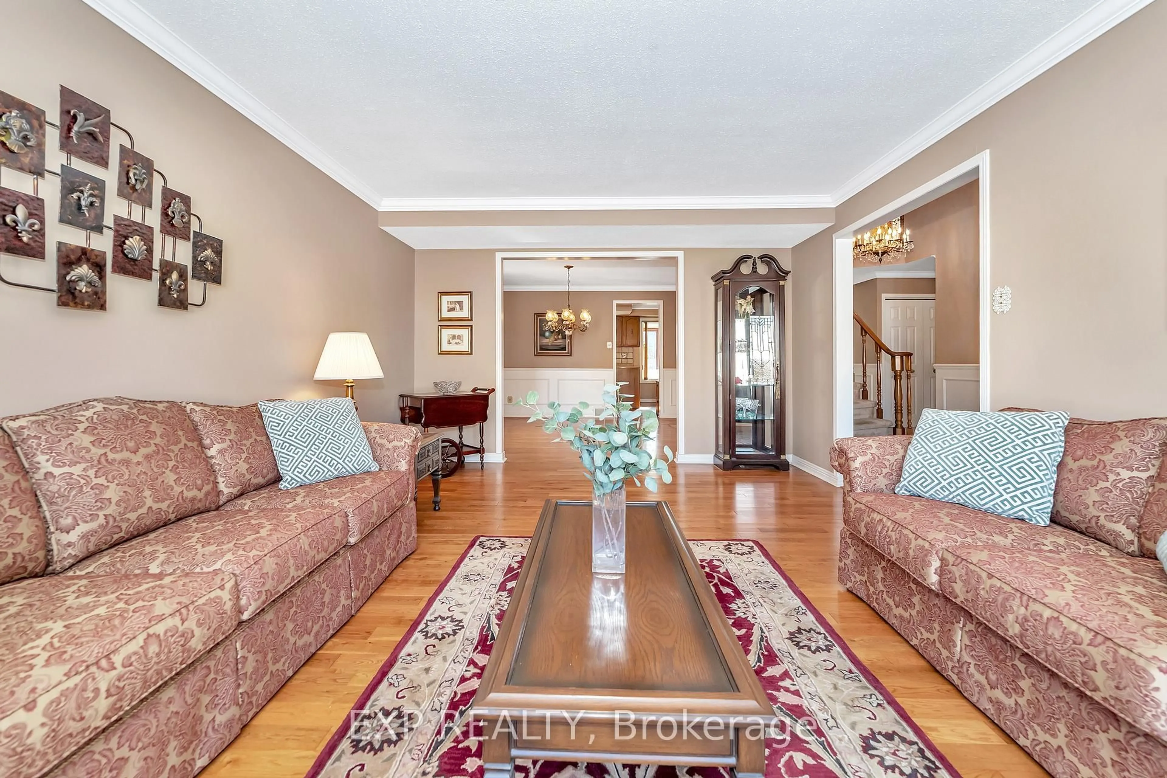 Indoor foyer for 1309 Plante Dr, Ottawa Ontario K1V 9Z8