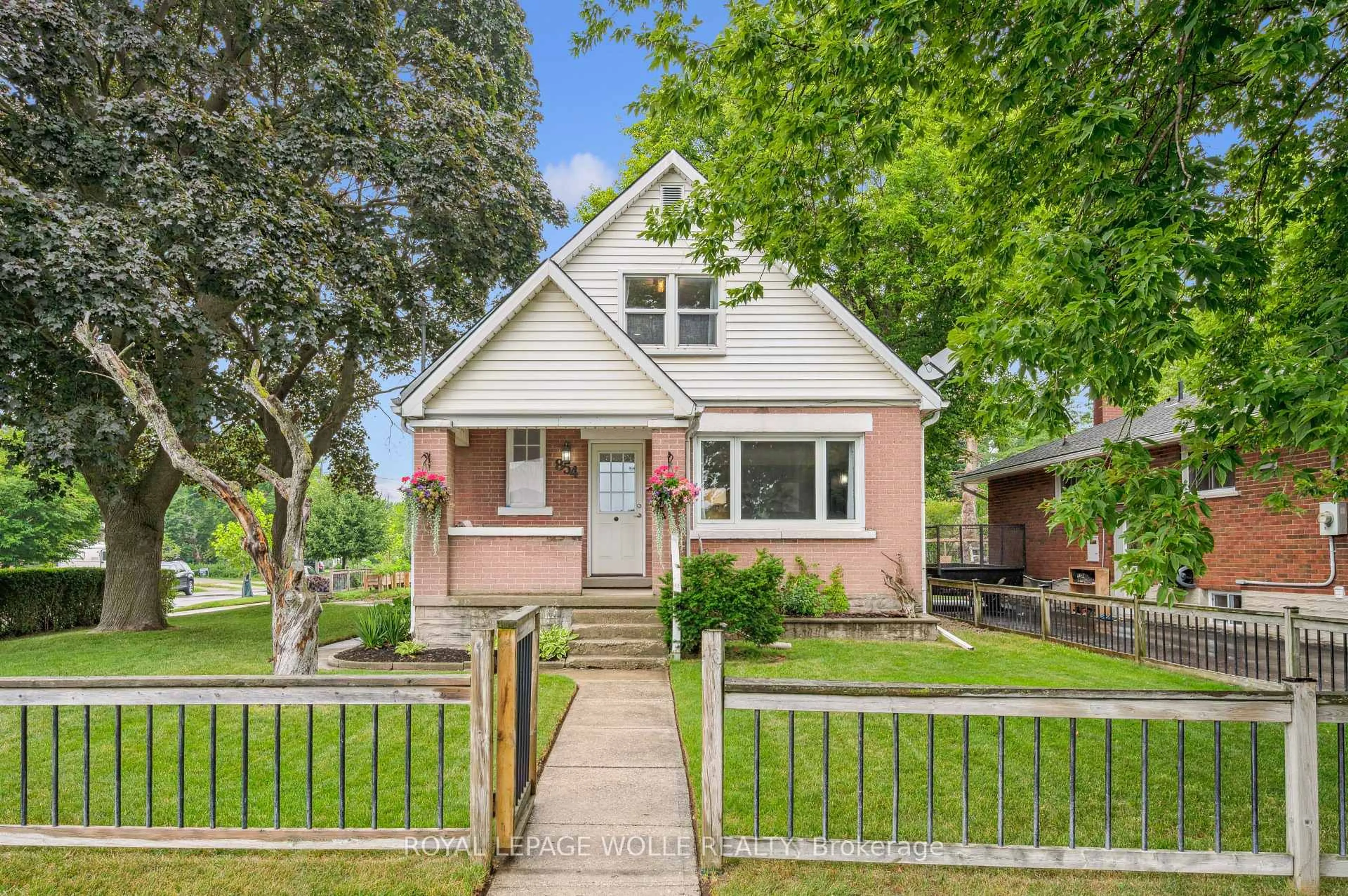 Home with brick exterior material, street for 854 Guelph St, Kitchener Ontario N2H 5Z5
