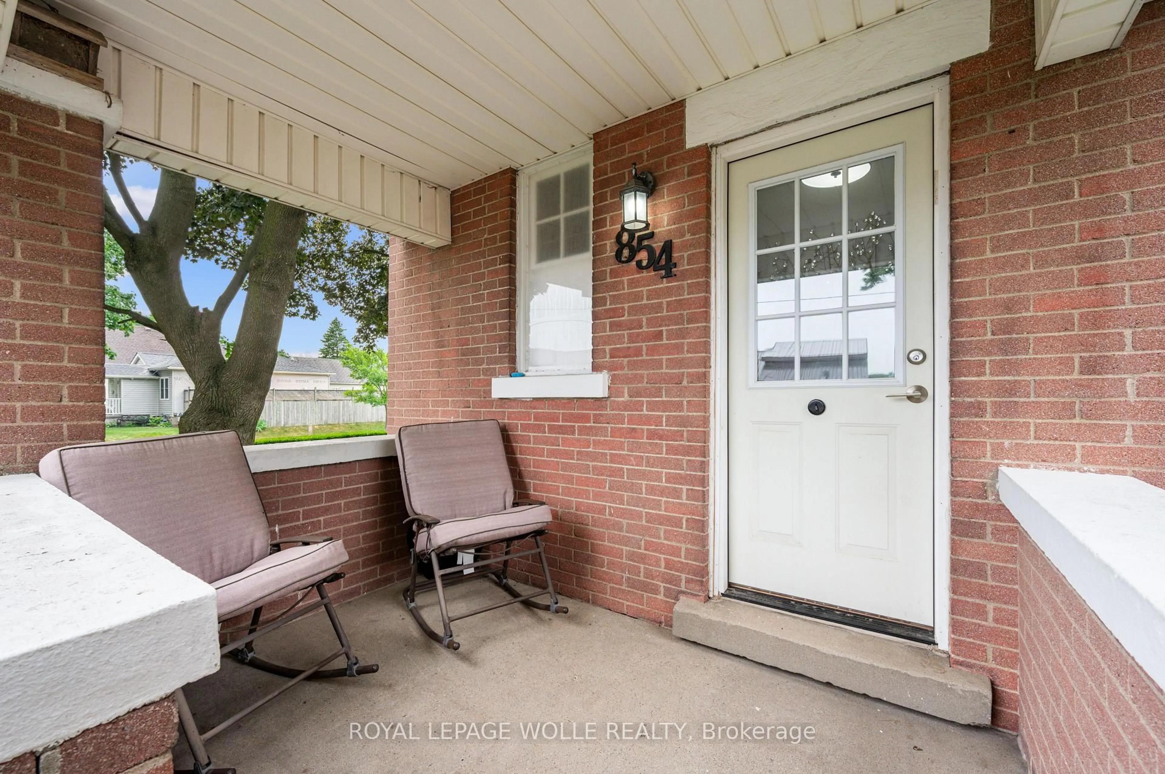 Patio, street for 854 Guelph St, Kitchener Ontario N2H 5Z5