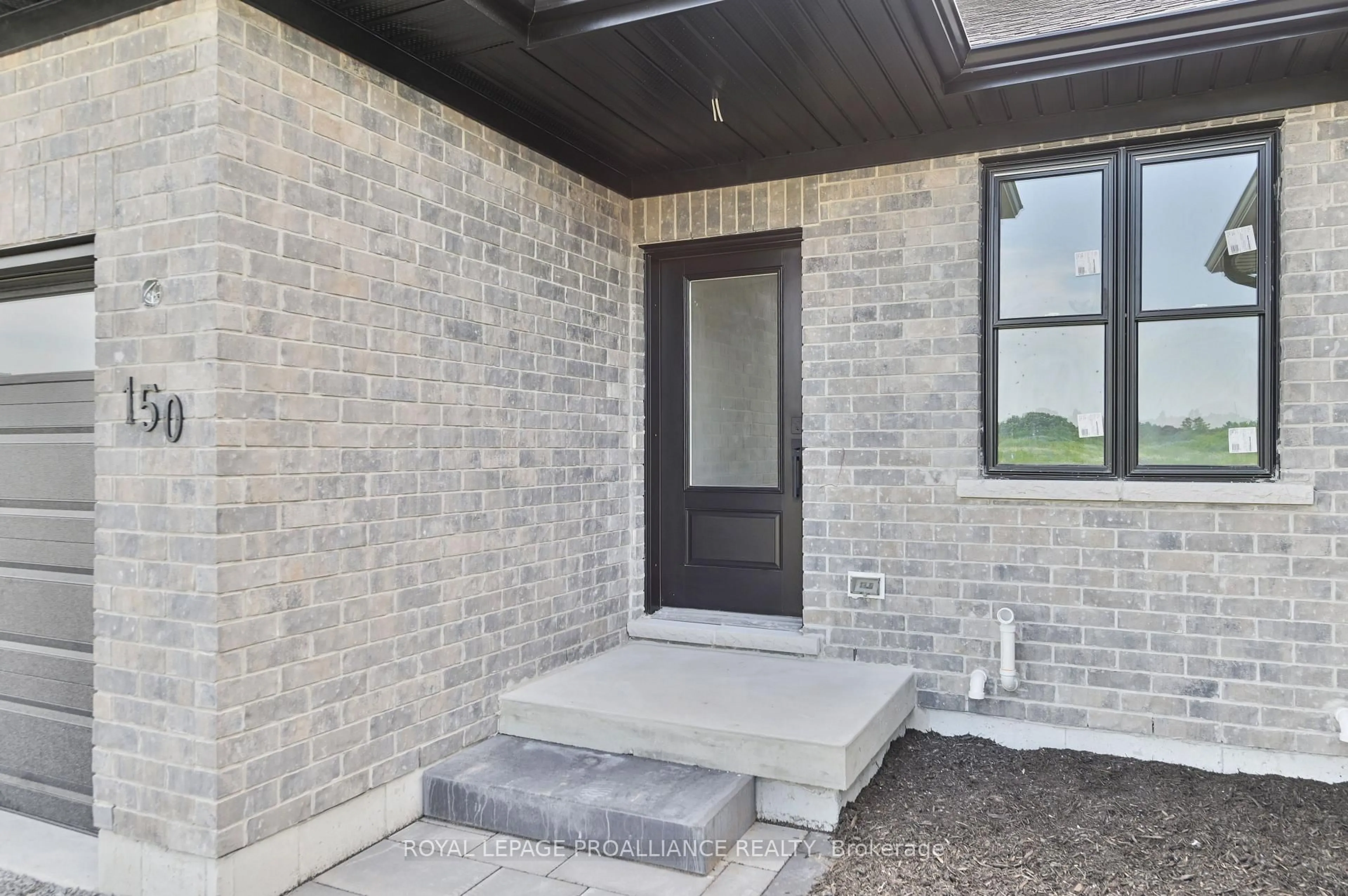 Indoor entryway for 150 John St, Stirling Ontario K0K 3E0