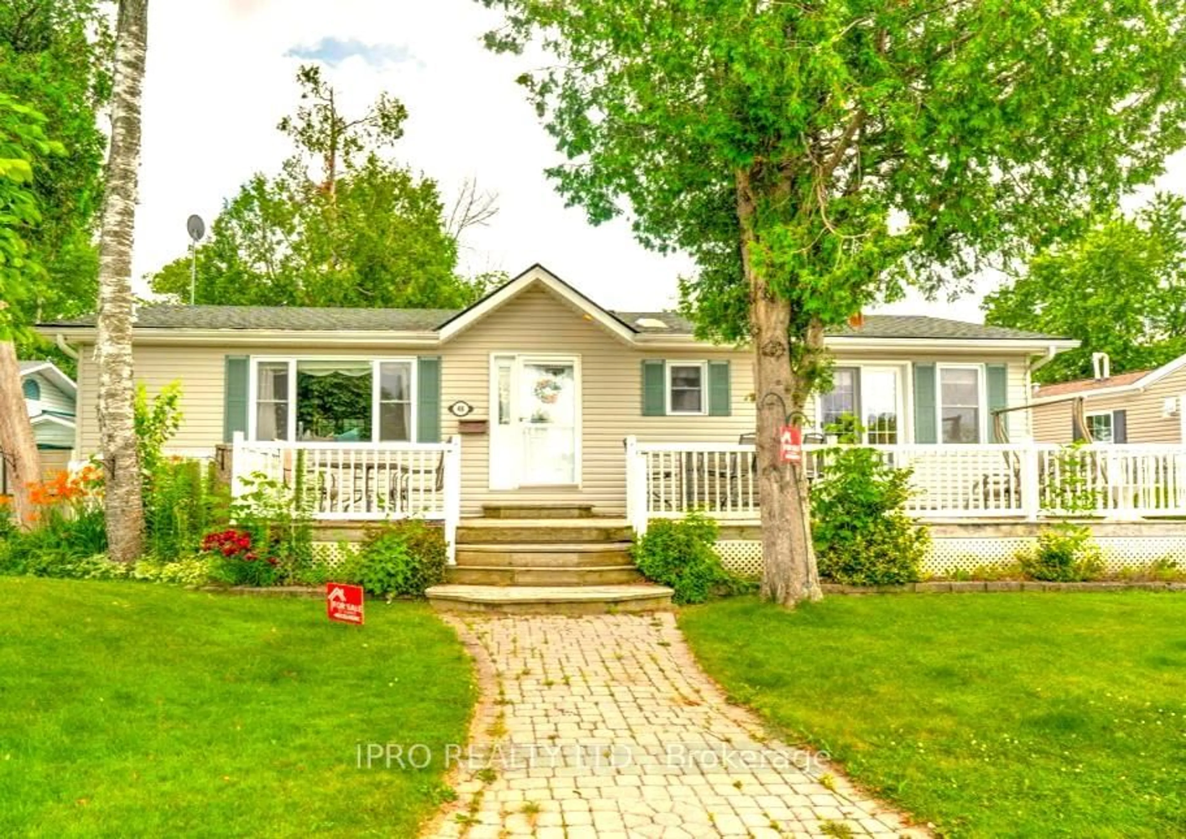 Home with vinyl exterior material, street for 48 Lakeshore Dr, Puslinch Ontario N0B 2J0