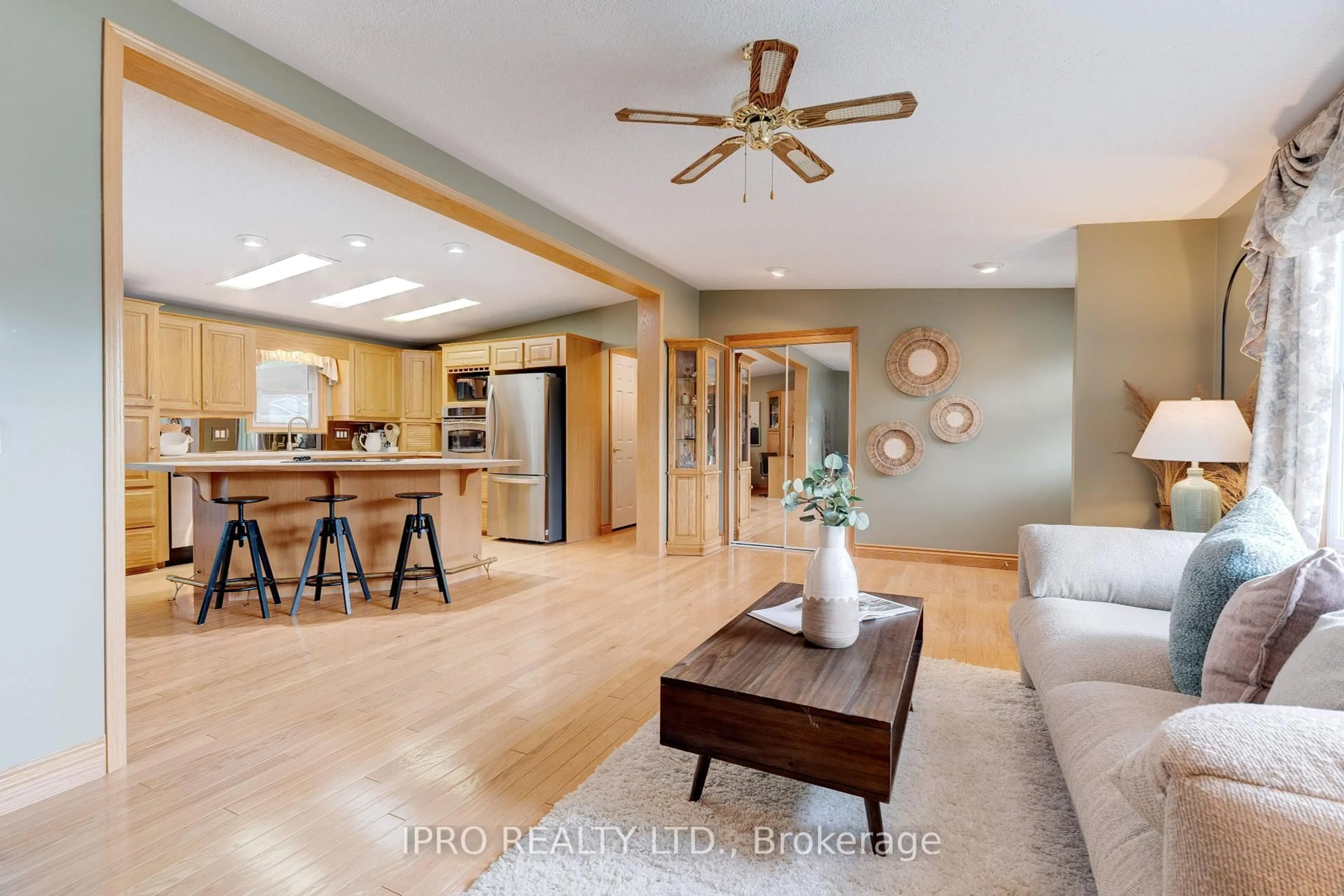 Open concept kitchen, unknown for 48 Lakeshore Dr, Puslinch Ontario N0B 2J0