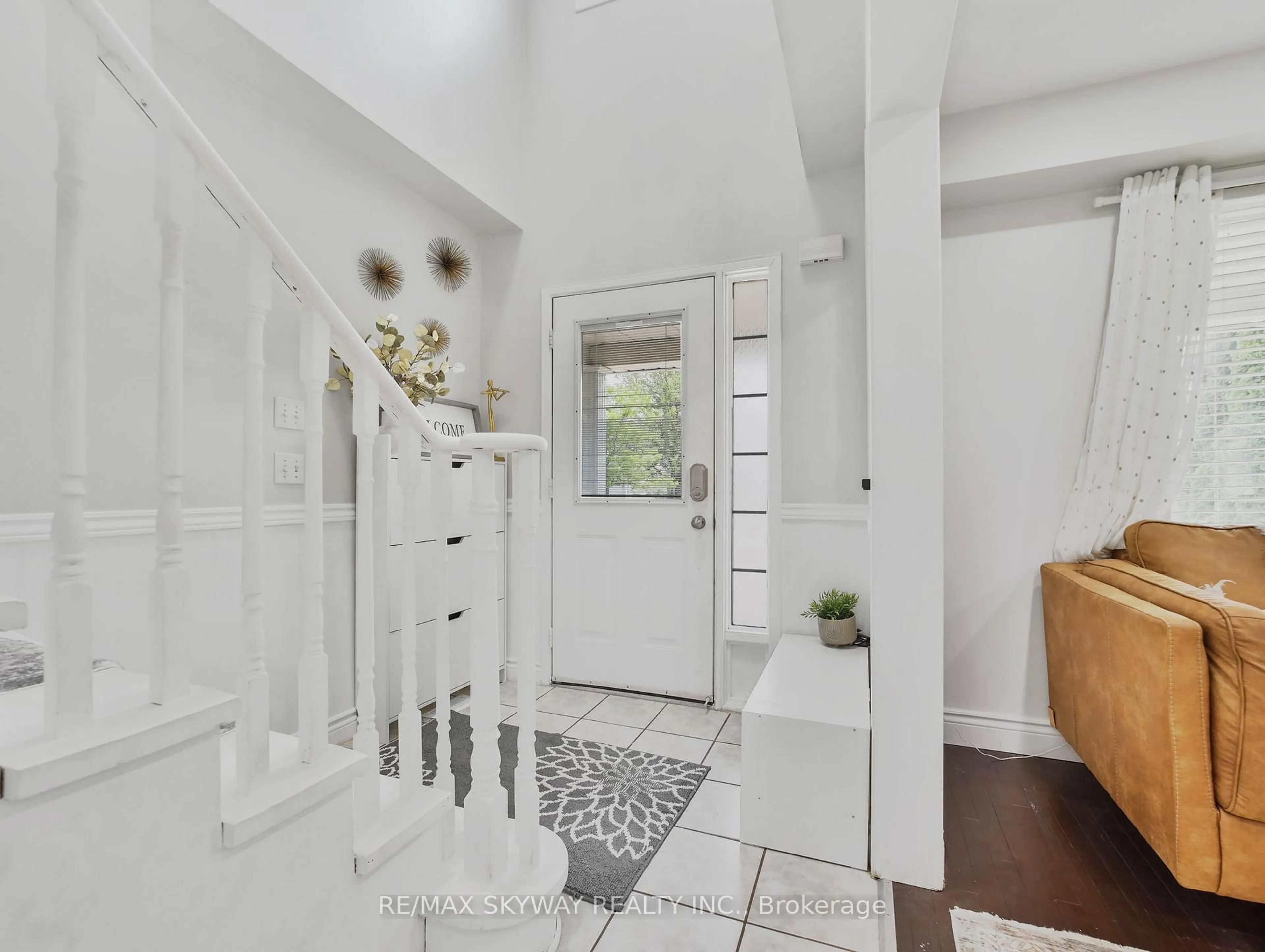 Indoor entryway for 40 Stowe Terr, Brantford Ontario N3T 6P2