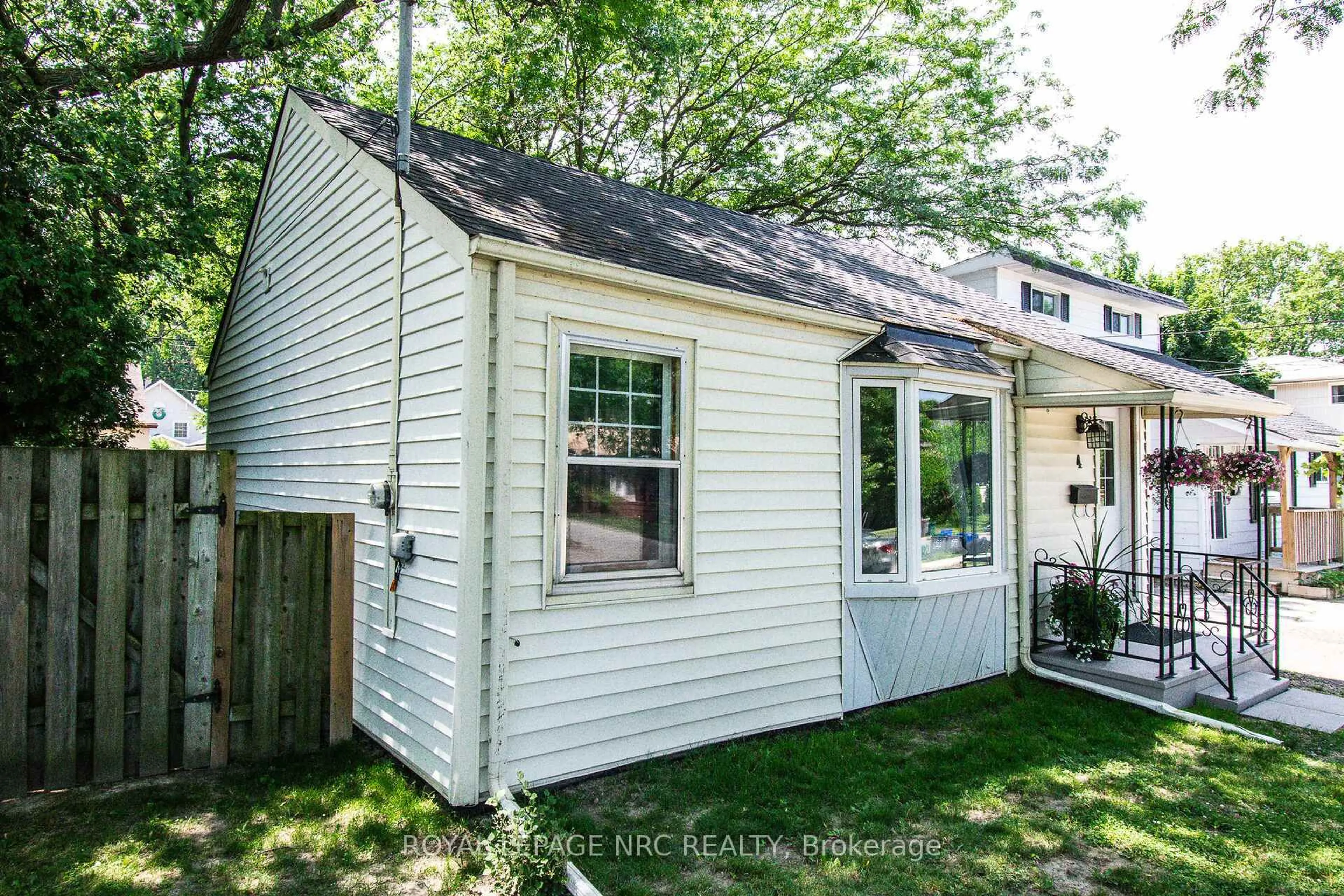 Shed for 4 Glen Ave, St. Catharines Ontario L2S 1L1
