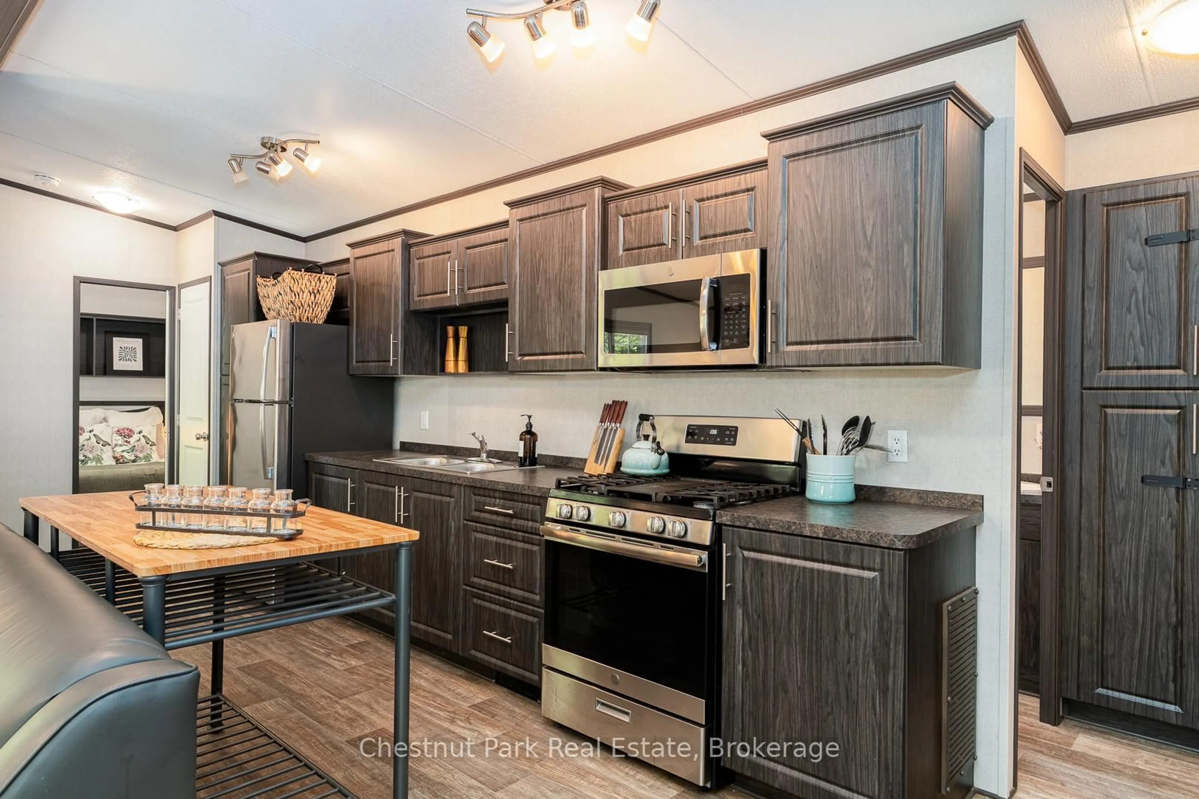 Standard kitchen, wood/laminate floor for 1047 Bonnie Lake Camp Rd #808, Bracebridge Ontario P1L 1W9