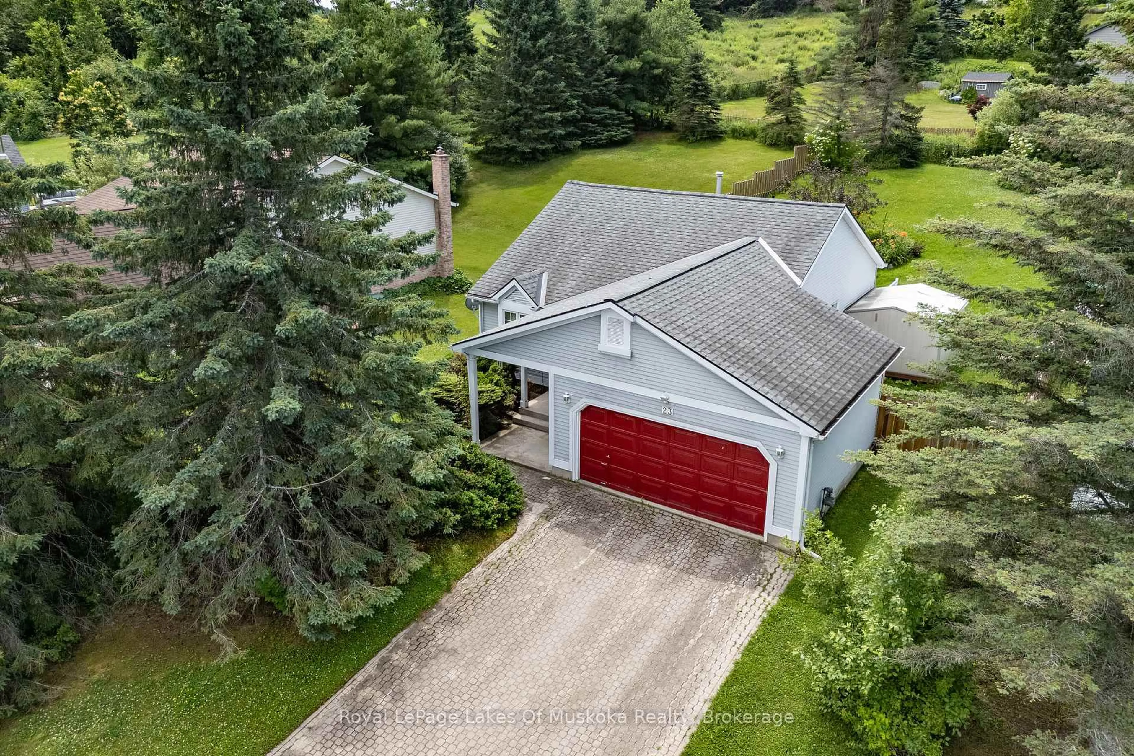 A pic from outside/outdoor area/front of a property/back of a property/a pic from drone, street for 23 Covered Bridge Tr, Bracebridge Ontario P1L 1Y1