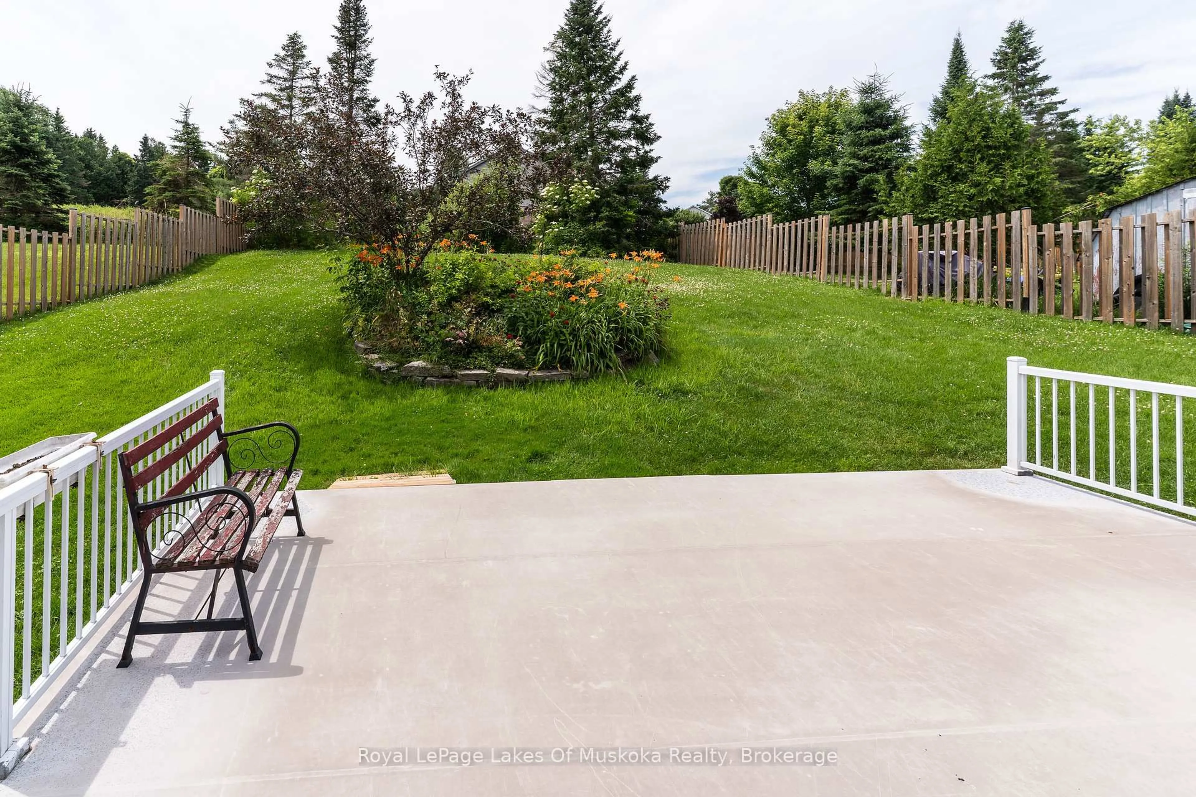 Patio, unknown for 23 Covered Bridge Tr, Bracebridge Ontario P1L 1Y1