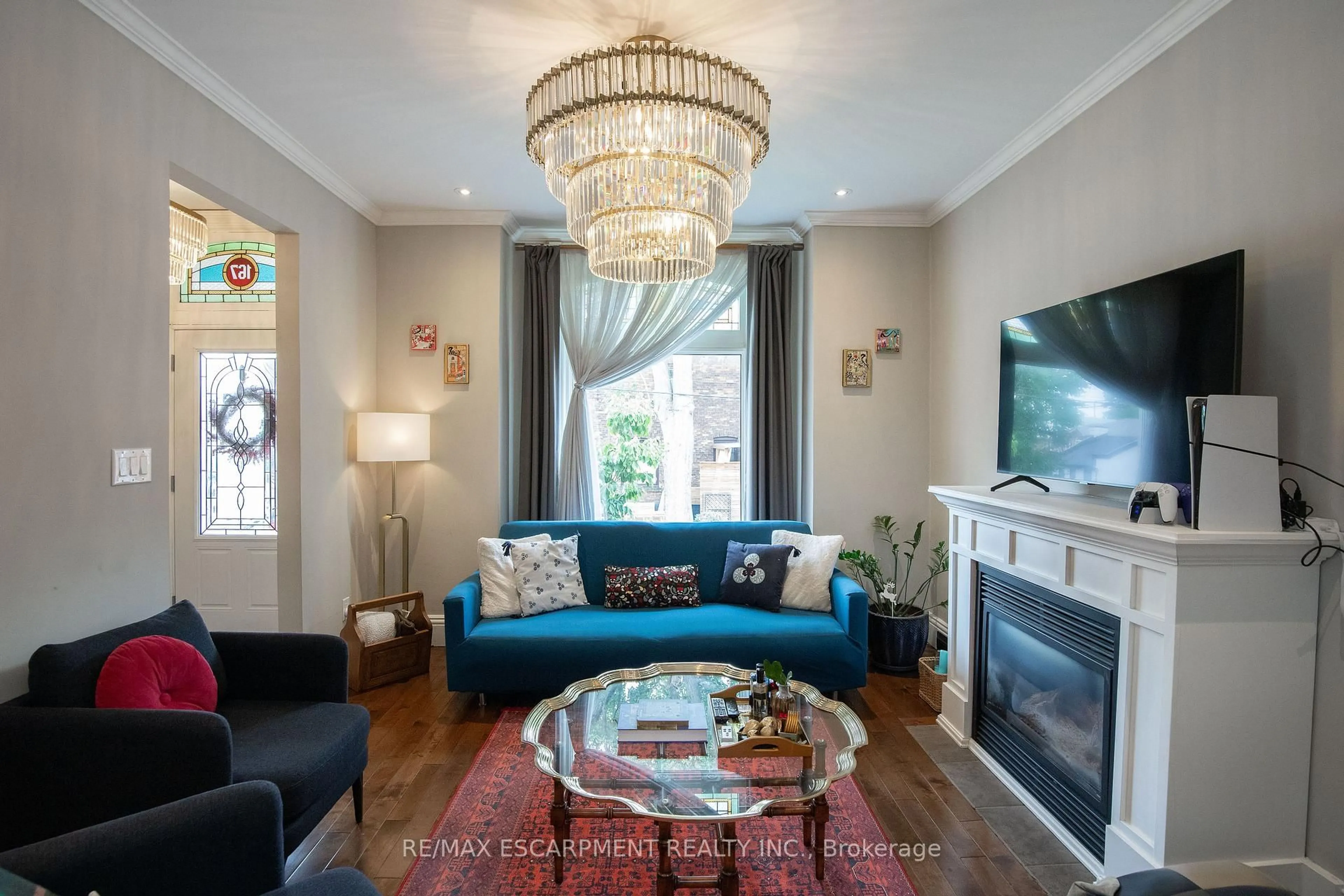 Living room with furniture, unknown for 167 NAPIER St, Hamilton Ontario L8R 1S3