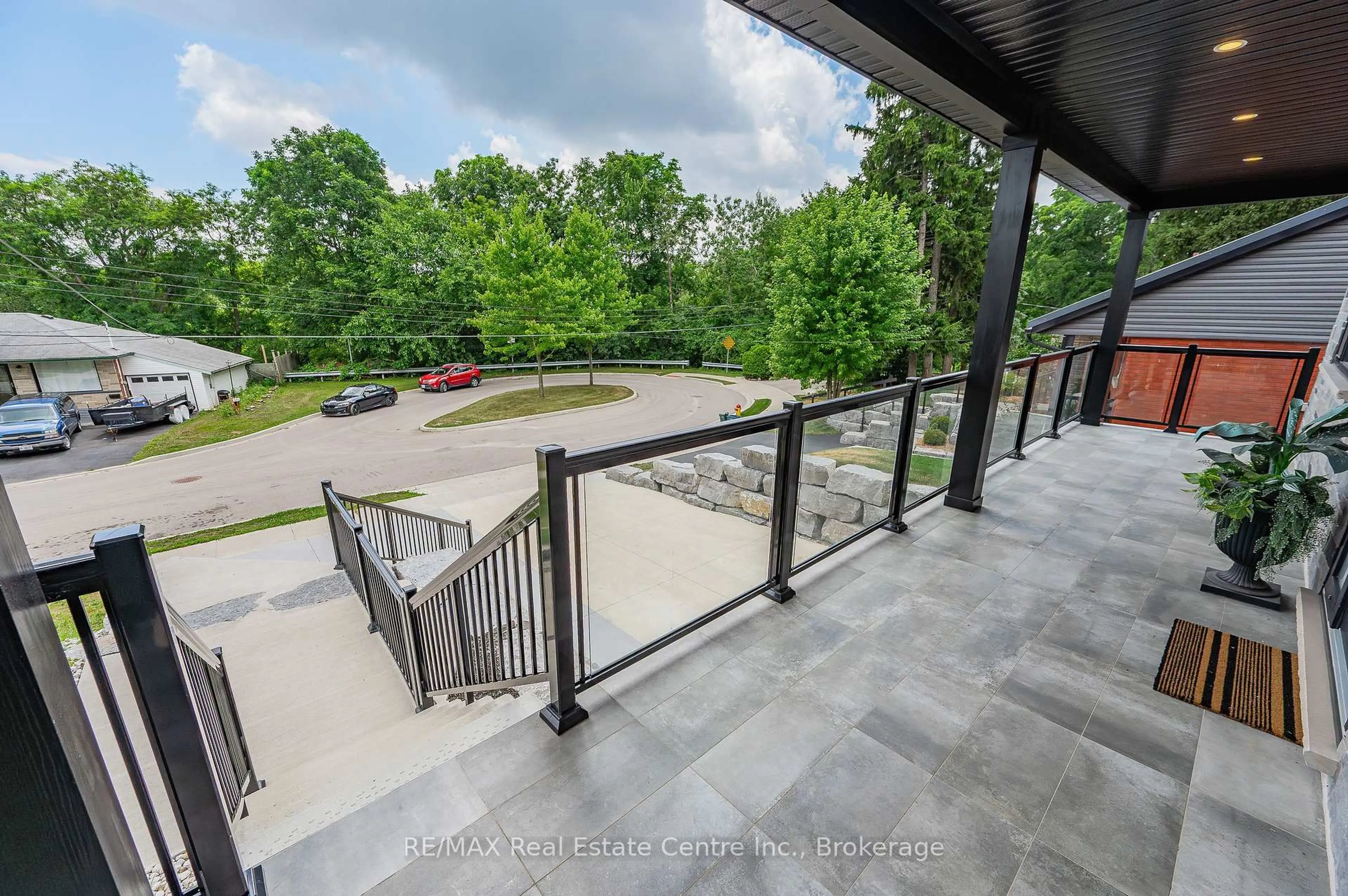 A pic from outside/outdoor area/front of a property/back of a property/a pic from drone, unknown for 276 Mausser Ave, Kitchener Ontario N2M 3L1
