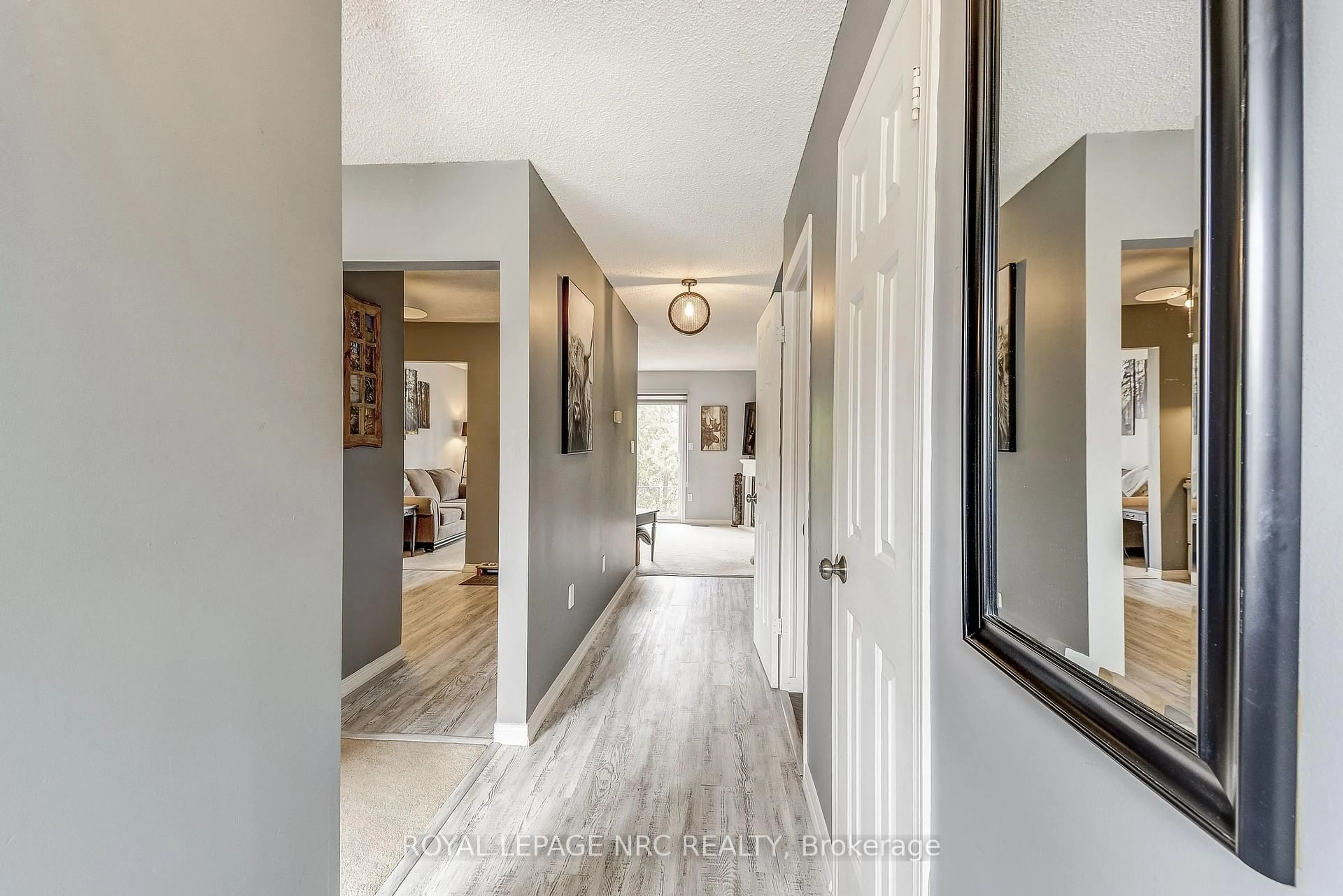 Indoor entryway for 159 Canboro Rd #11, Pelham Ontario L0S 1E5