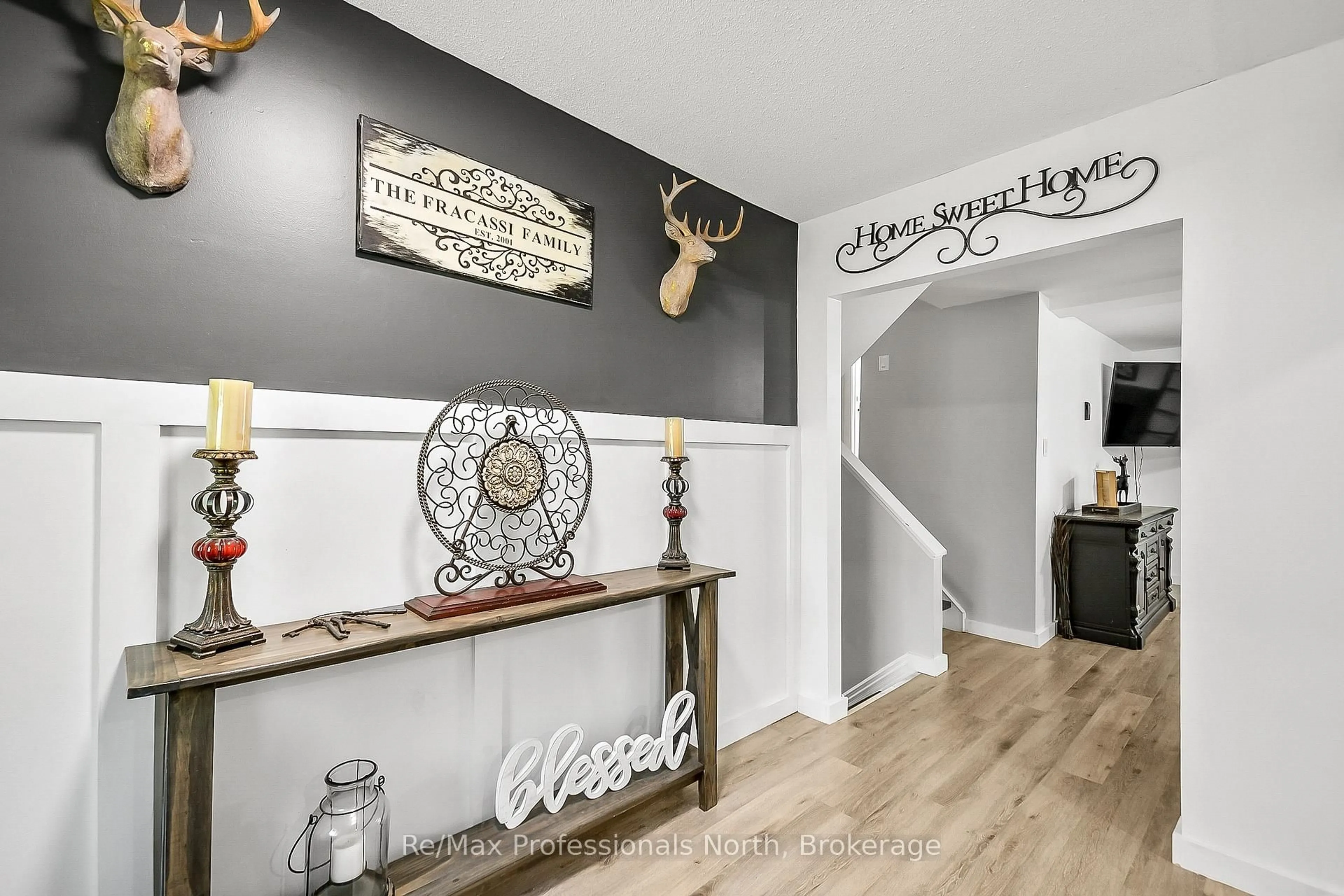 Indoor entryway for 128 BRIDGEDALE Rd, Huntsville Ontario P1L 1L0
