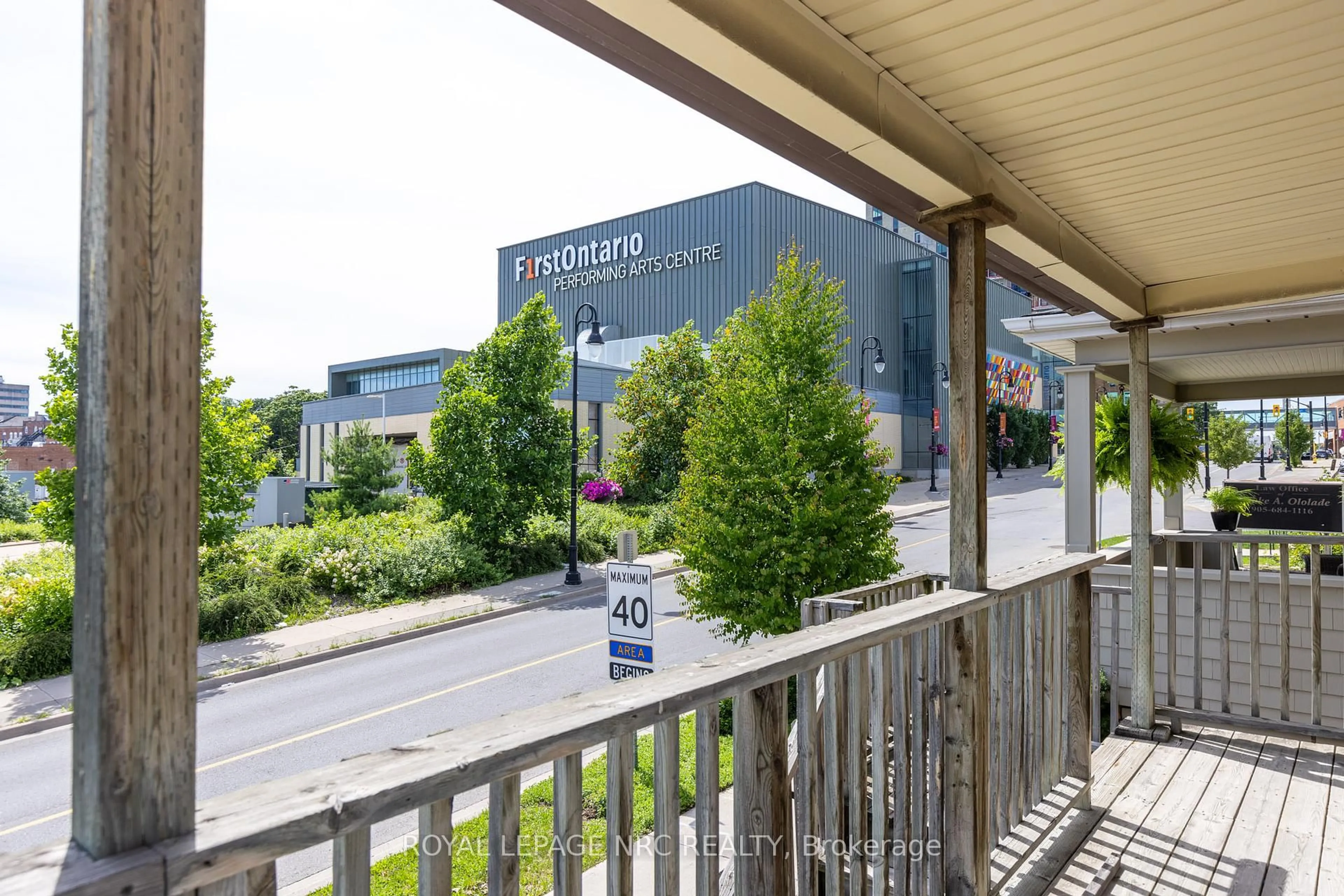 Patio, mountain view for 44 Carlisle St, St. Catharines Ontario L2R 4H4