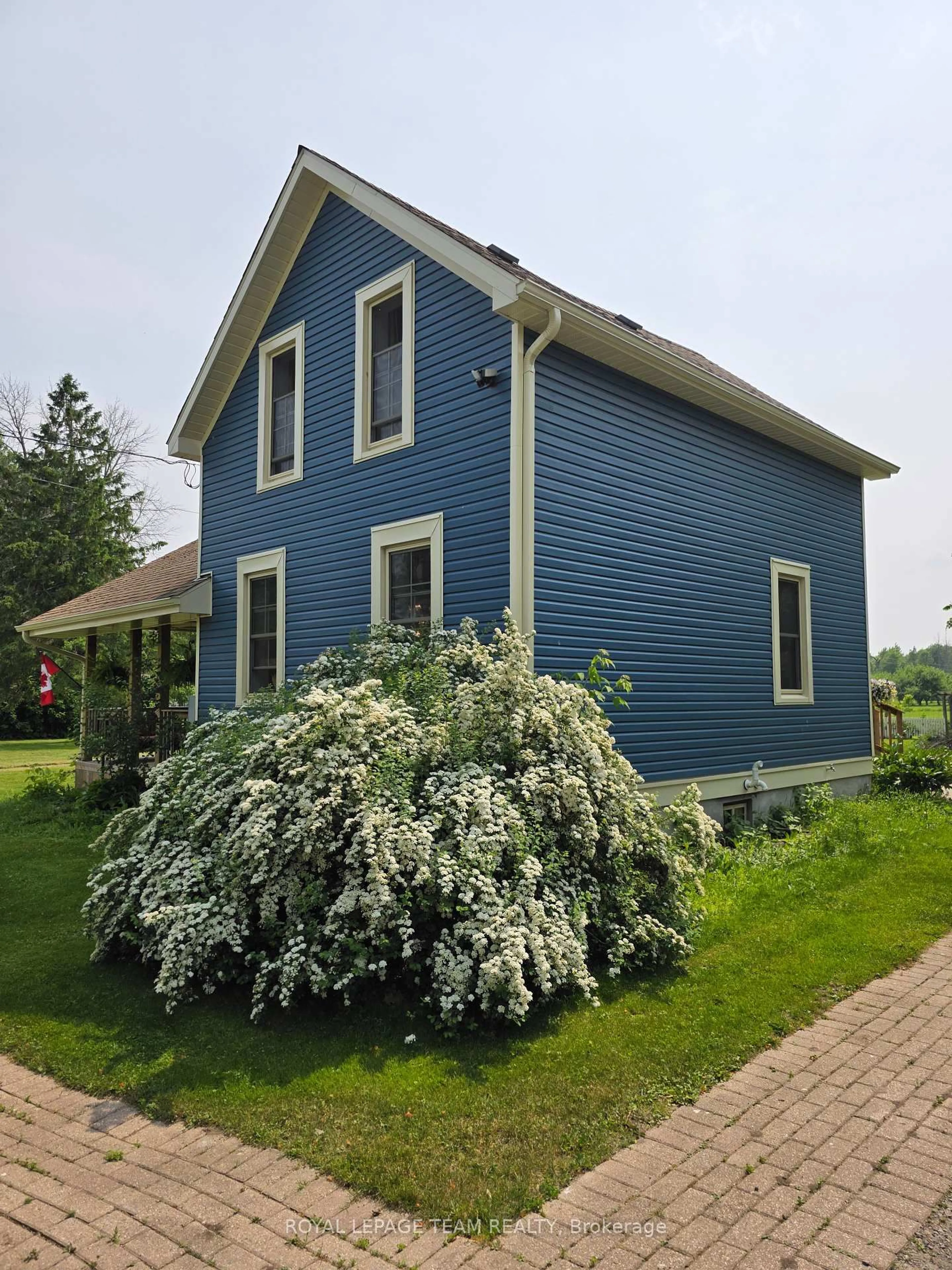 Home with vinyl exterior material, building for 52 Main St, Merrickville-Wolford Ontario K0G 1N0