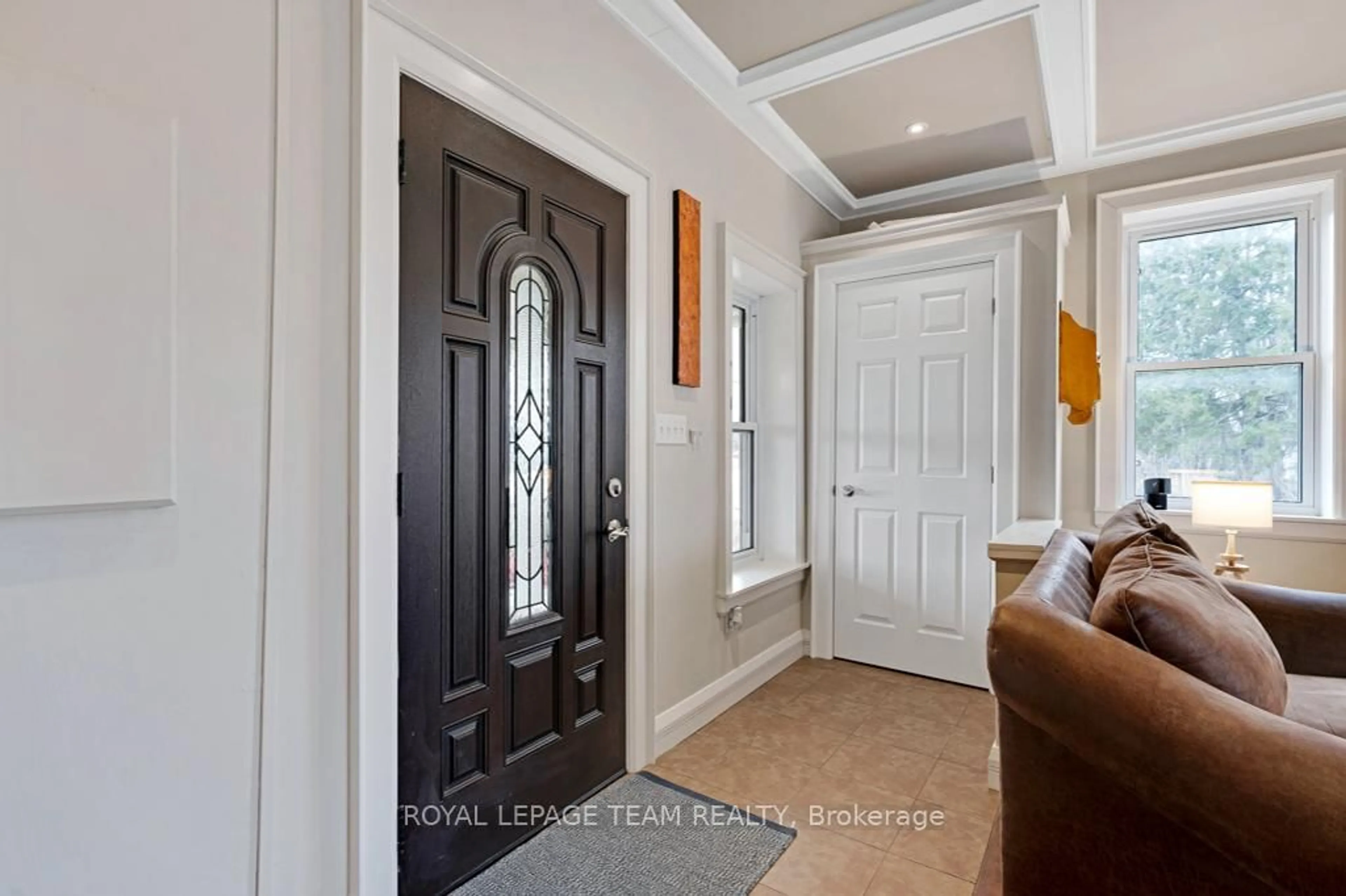 Indoor entryway for 52 Main St, Merrickville-Wolford Ontario K0G 1N0