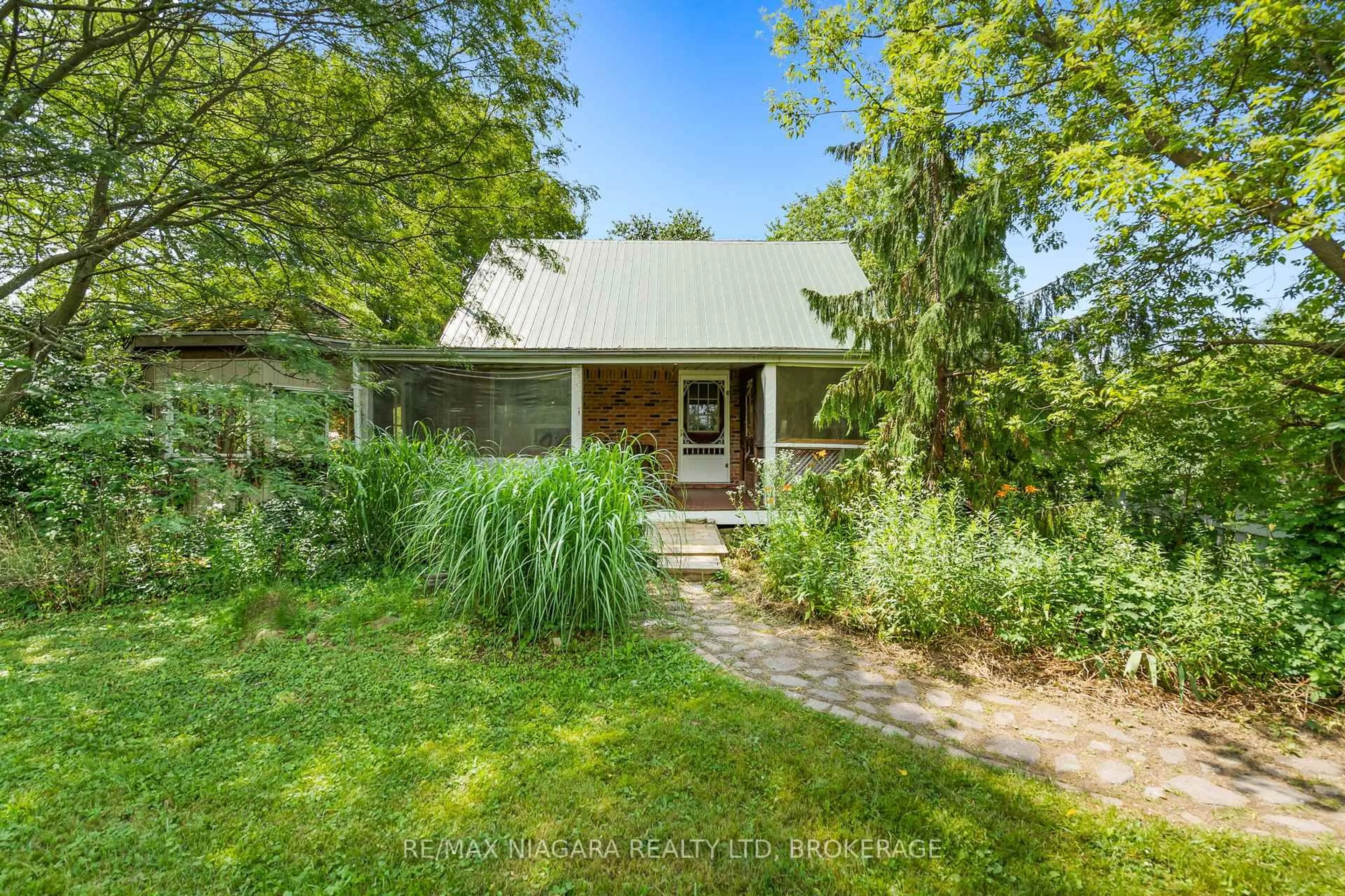 A pic from outside/outdoor area/front of a property/back of a property/a pic from drone, street for 5961 Learn Rd, Port Colborne Ontario L0S 1N0