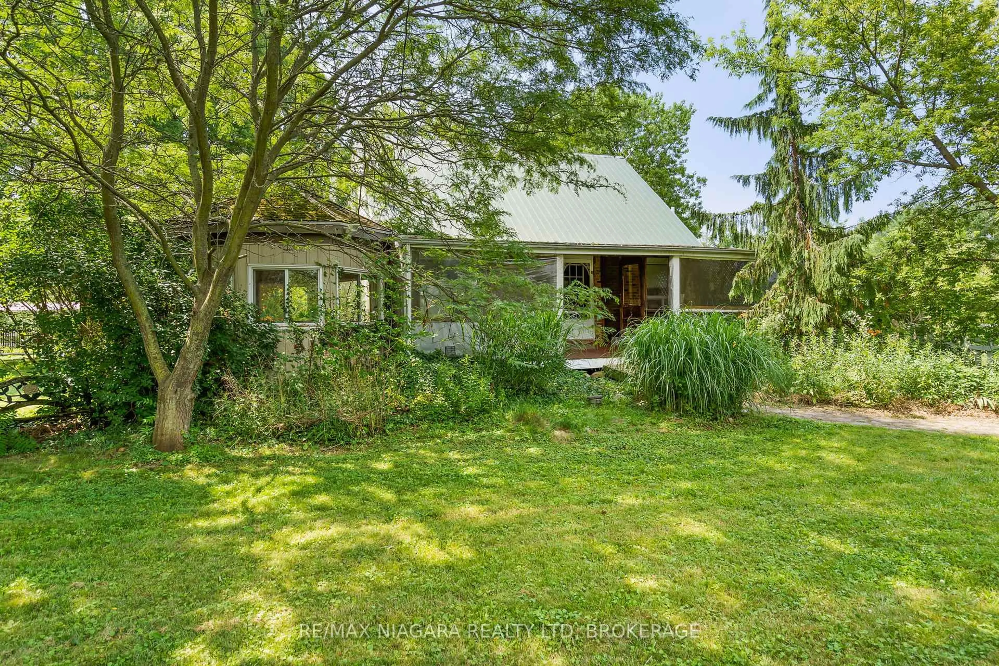 A pic from outside/outdoor area/front of a property/back of a property/a pic from drone, street for 5961 Learn Rd, Port Colborne Ontario L0S 1N0