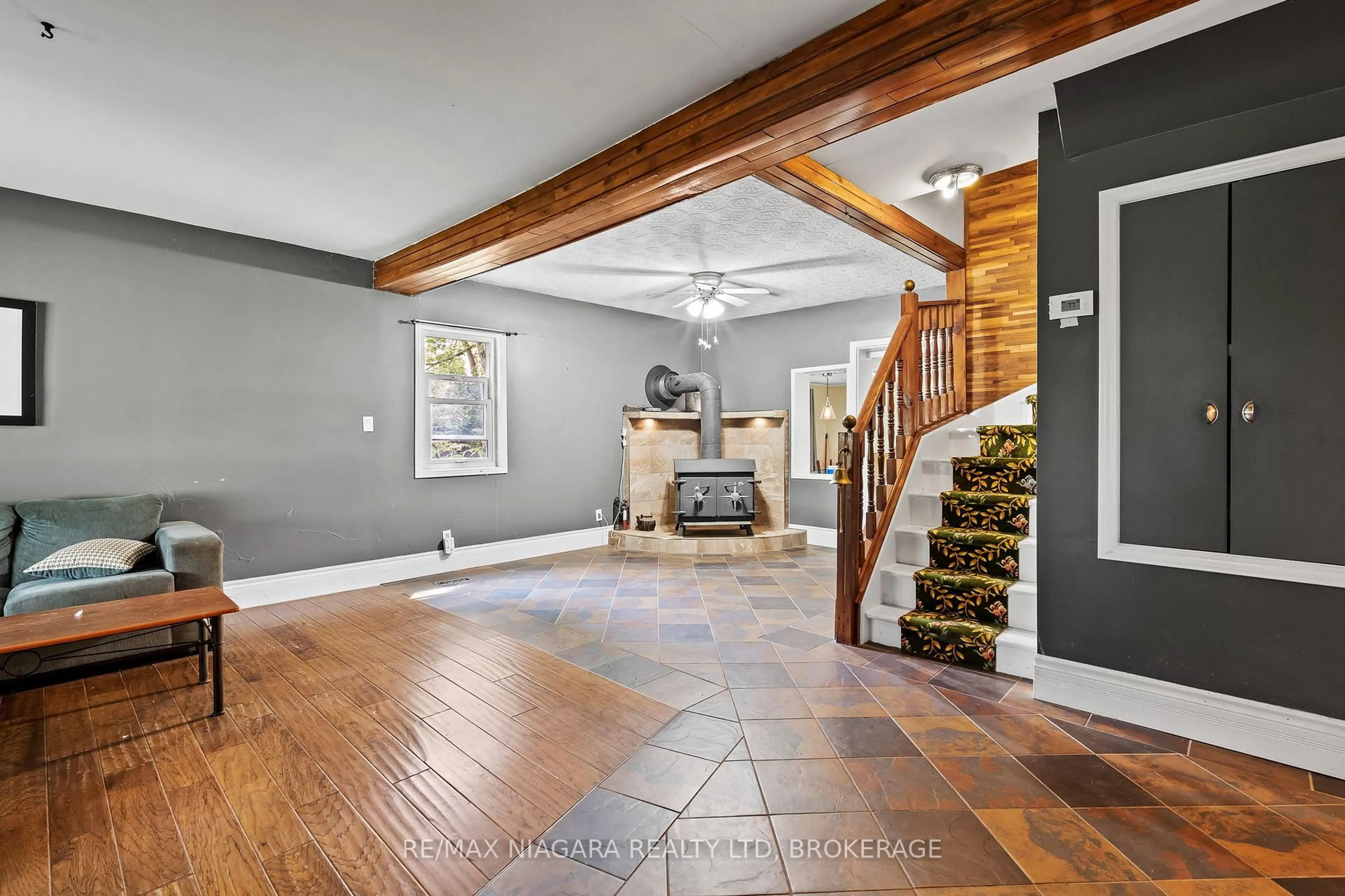 Indoor entryway for 5961 Learn Rd, Port Colborne Ontario L0S 1N0