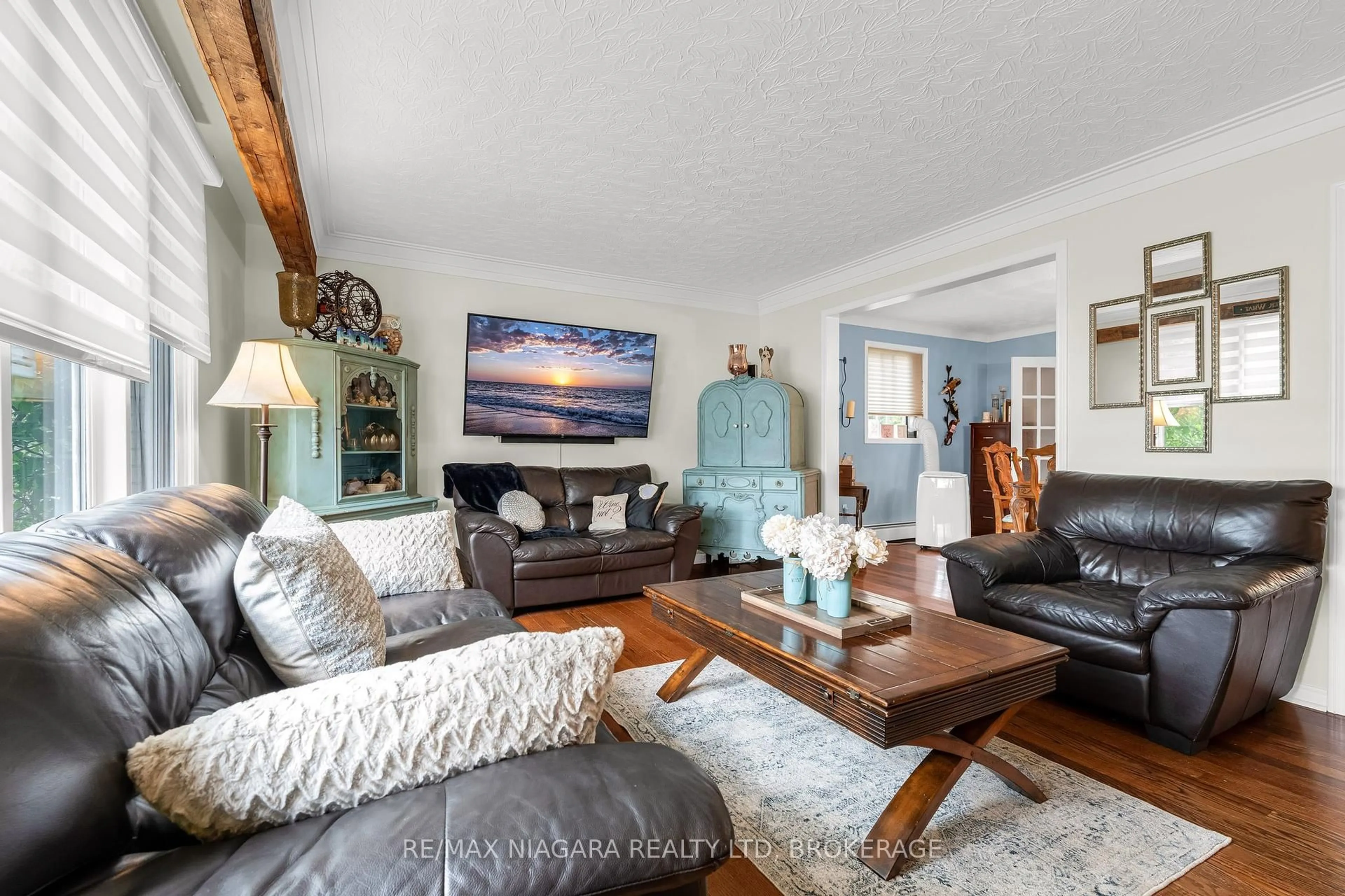 Living room with furniture, unknown for 494 Fitch St, Welland Ontario L3C 4X1