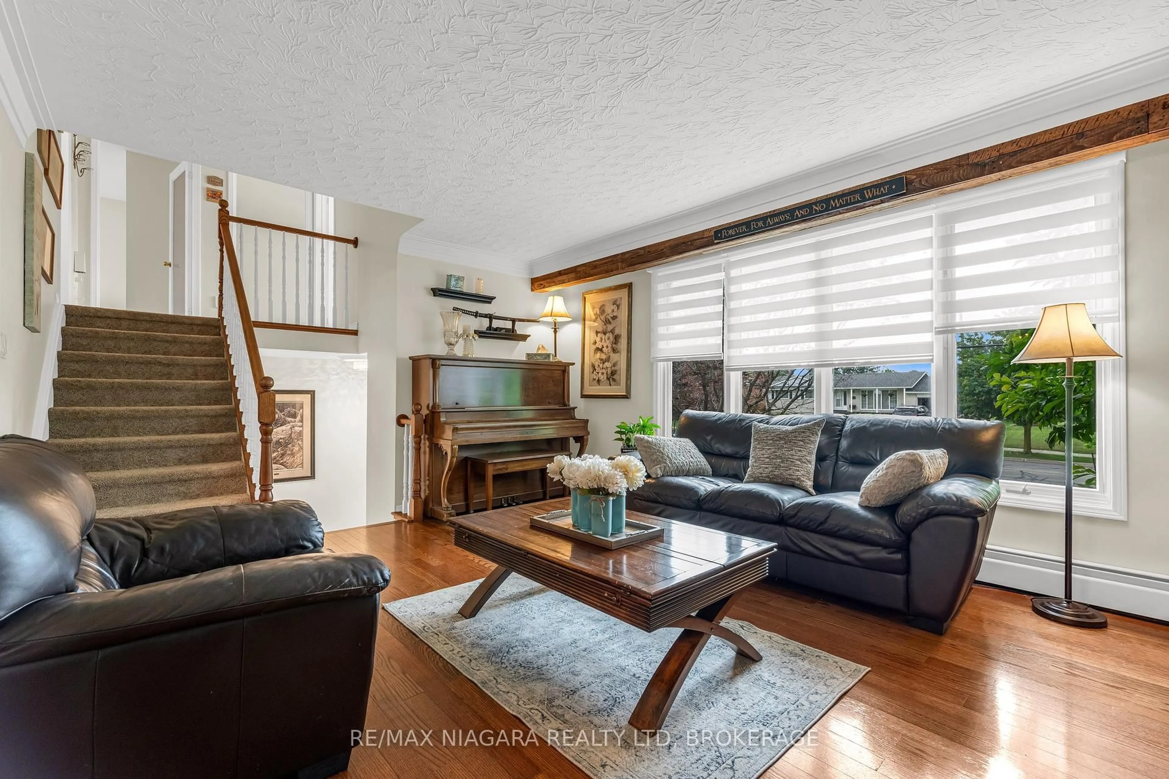 Living room with furniture, unknown for 494 Fitch St, Welland Ontario L3C 4X1