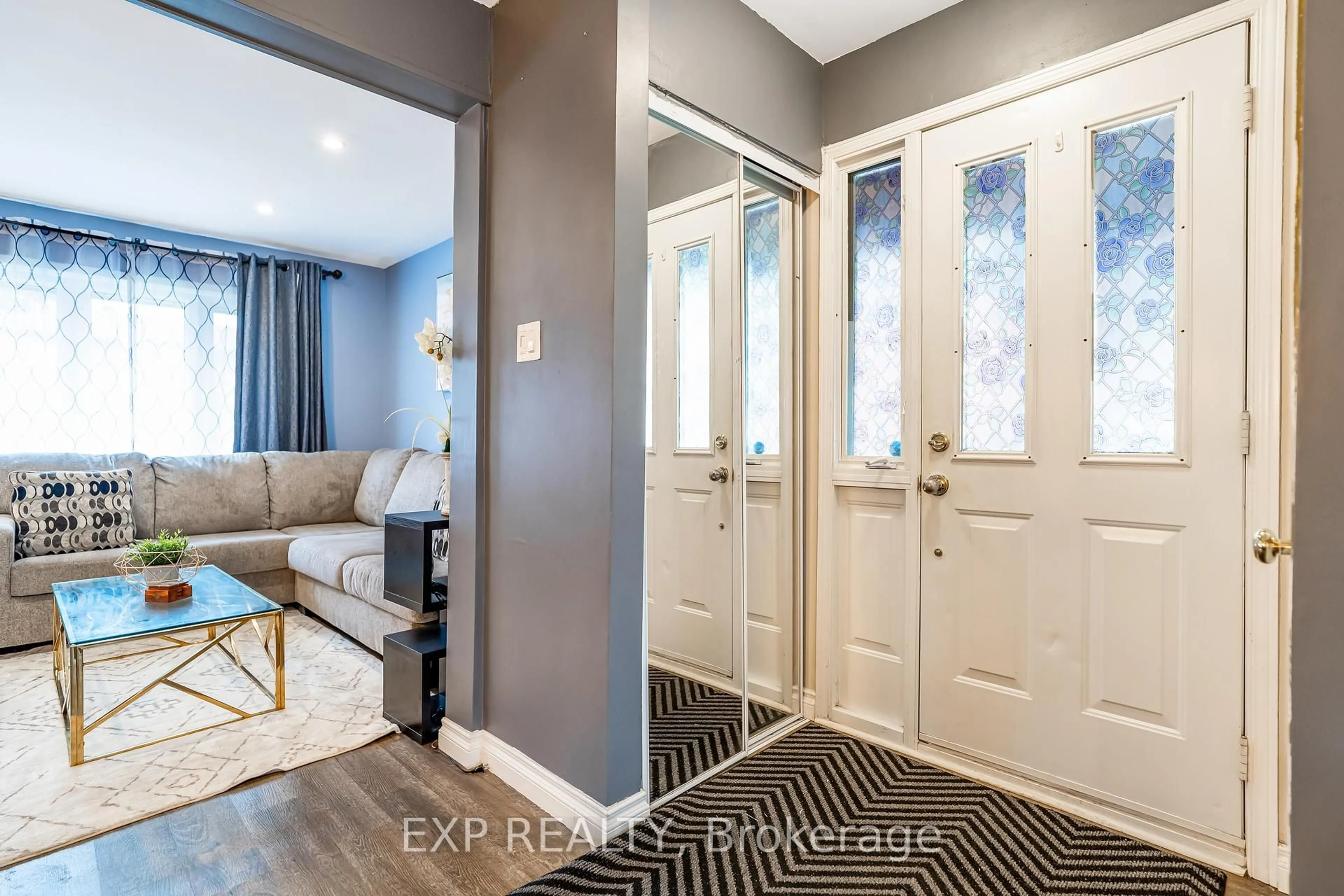 Indoor entryway for 3136 Stockton Dr #117, Gloucester Ontario K1T 1S1