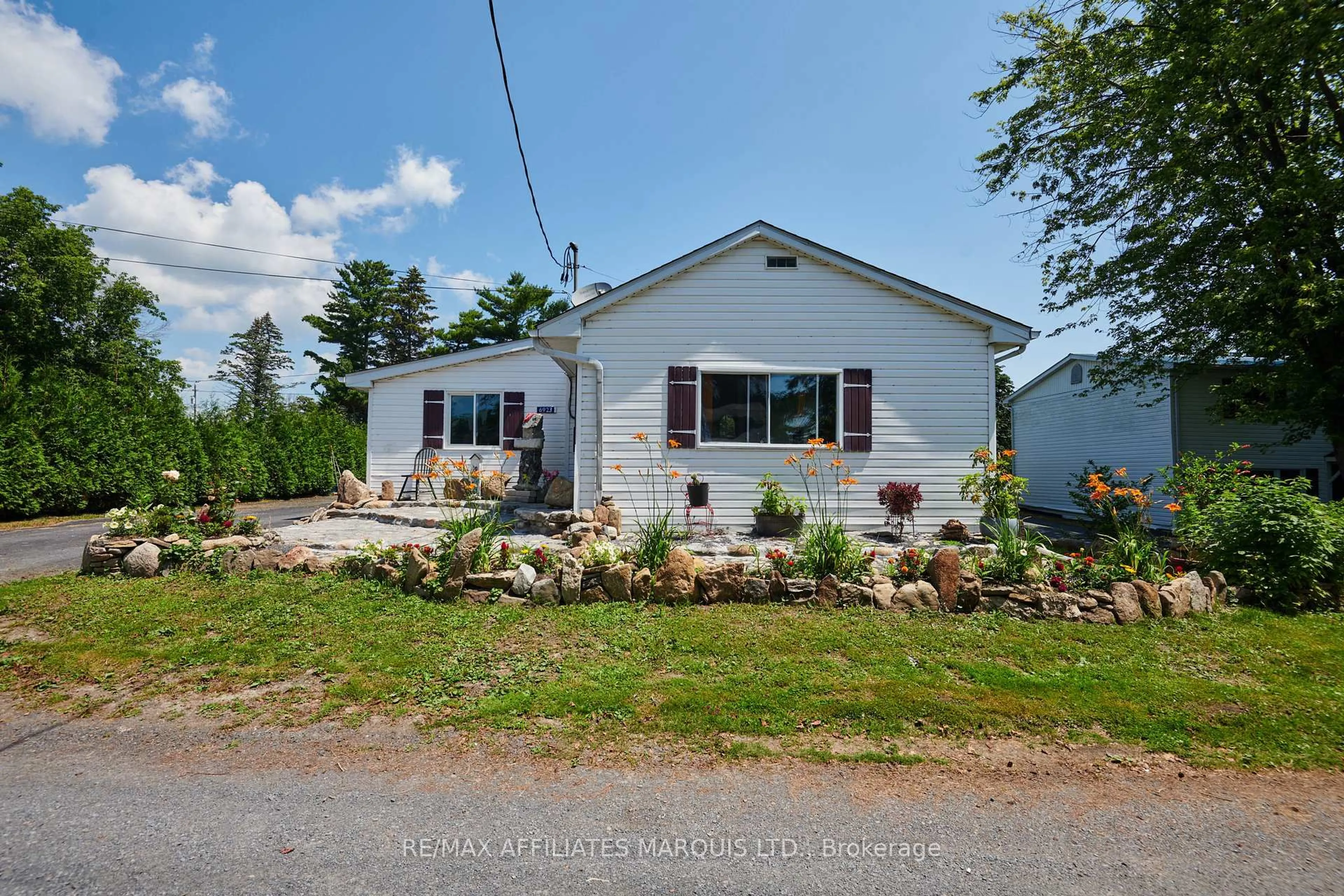 A pic from outside/outdoor area/front of a property/back of a property/a pic from drone, unknown for 6923 Salem Lane, South Glengarry Ontario K6H 5R5