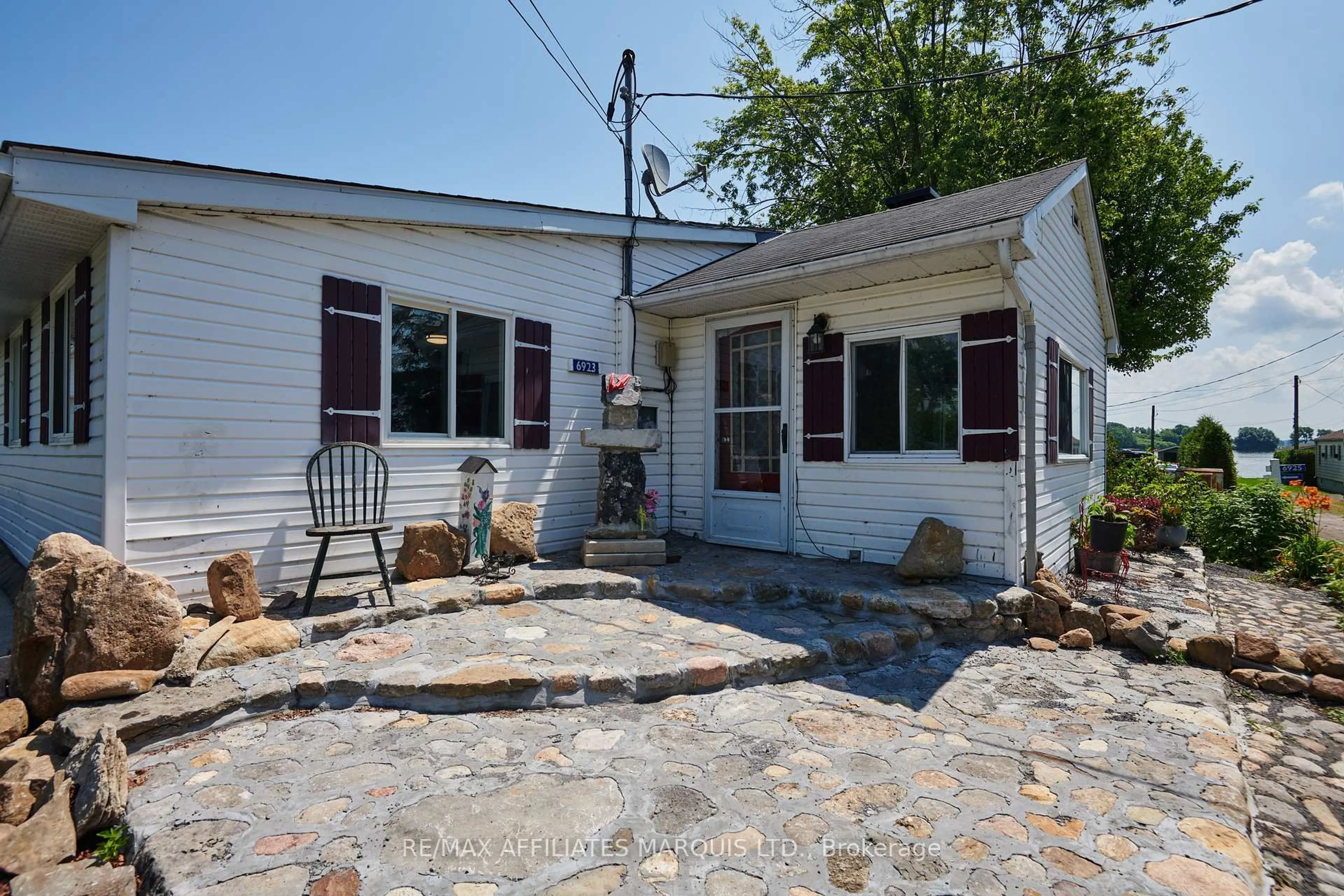 Patio, street for 6923 Salem Lane, South Glengarry Ontario K6H 5R5
