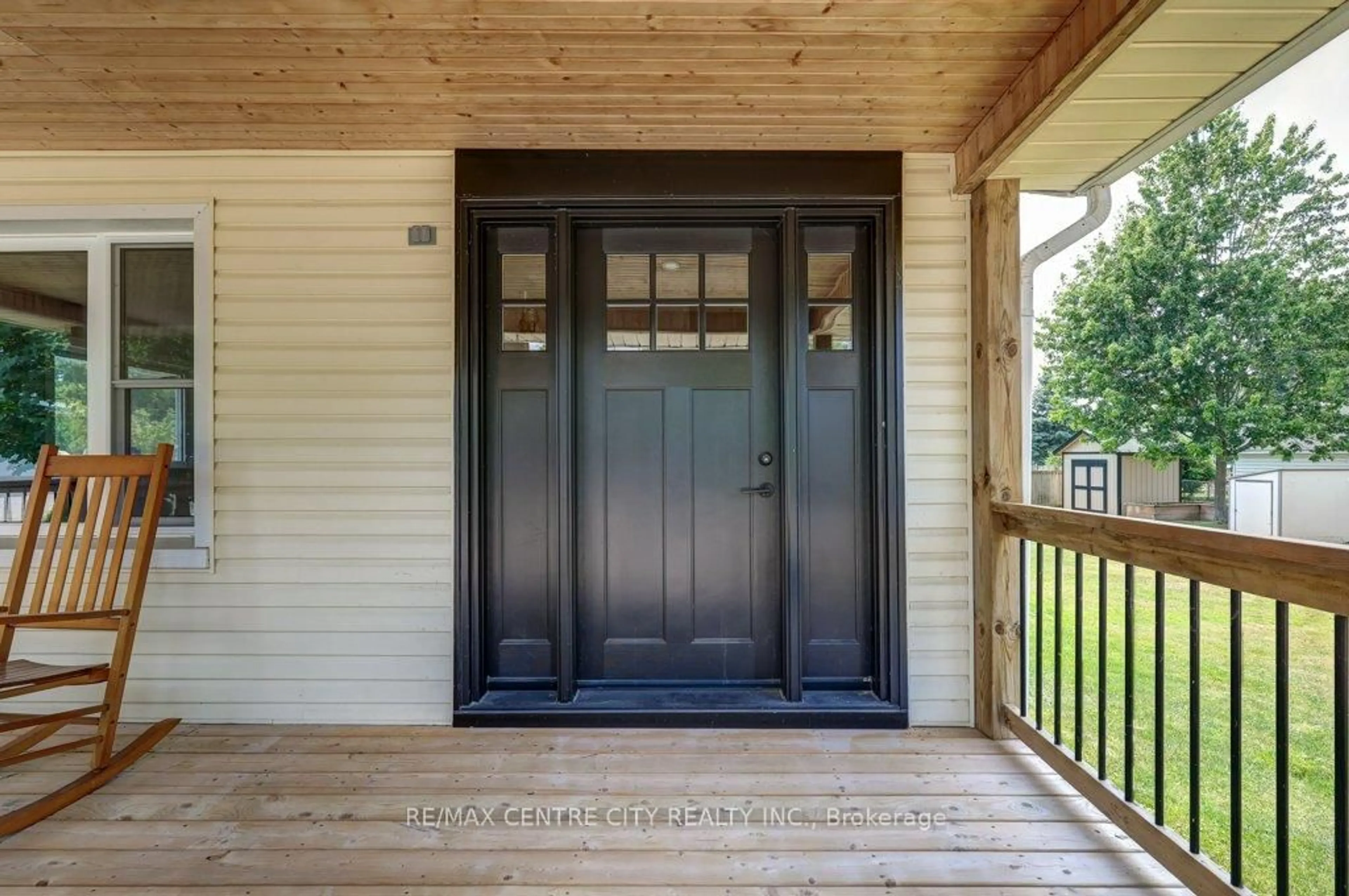 Indoor entryway for 7953 Union Rd, Southwold Ontario N0L 1K0
