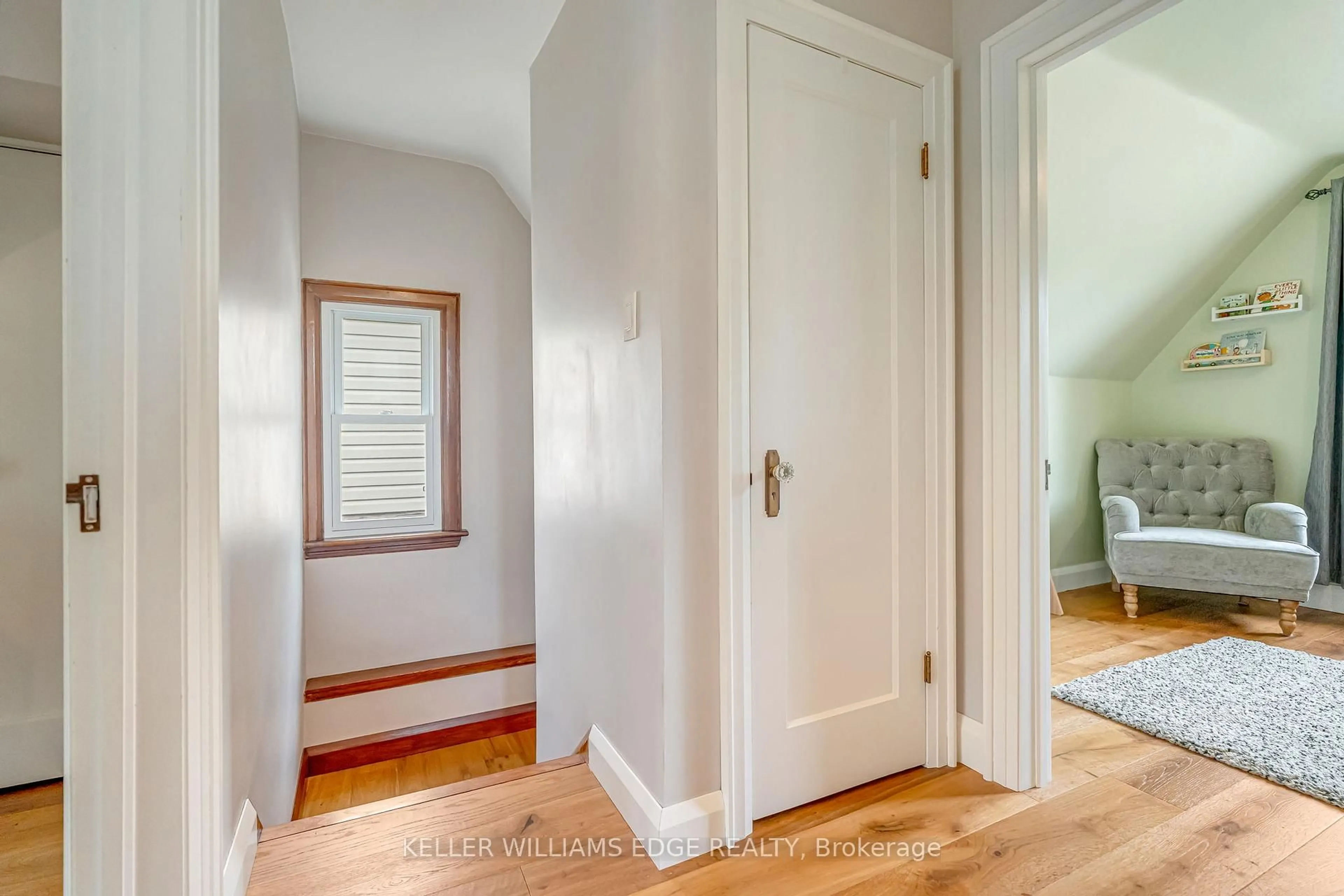 Indoor entryway for 52 Delaware Ave, Hamilton Ontario L8M 1T4