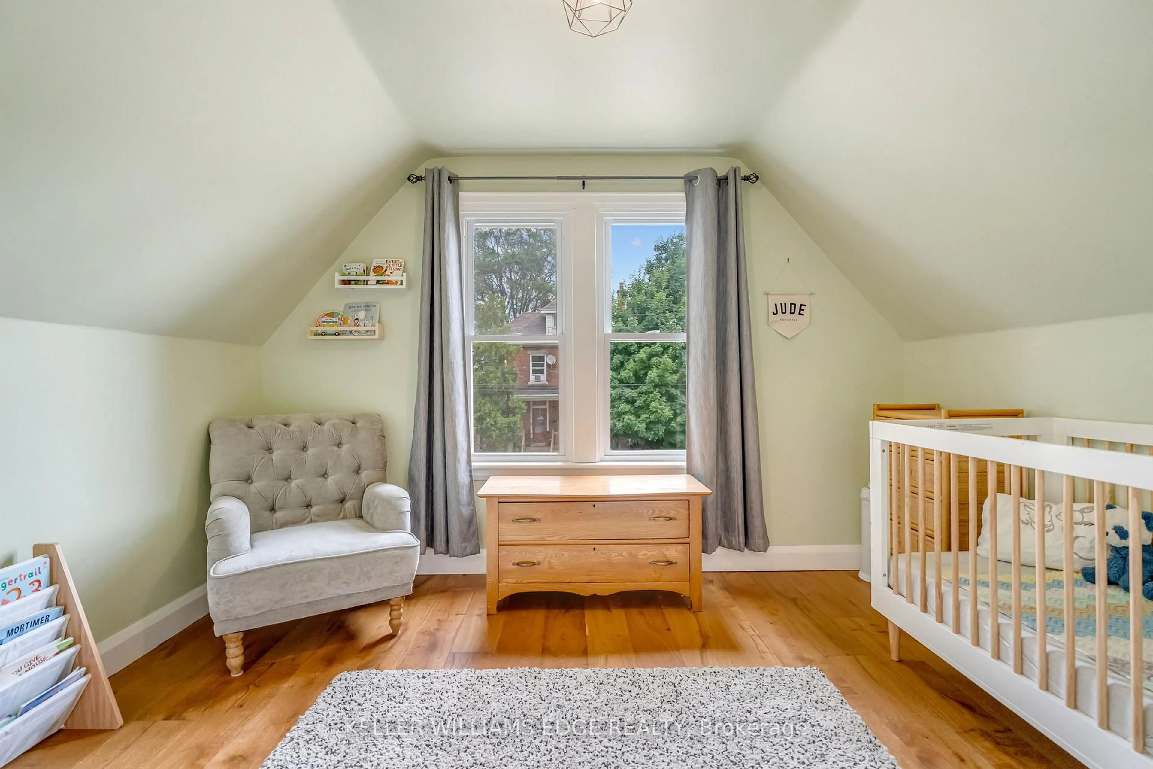 A pic of a room for 52 Delaware Ave, Hamilton Ontario L8M 1T4