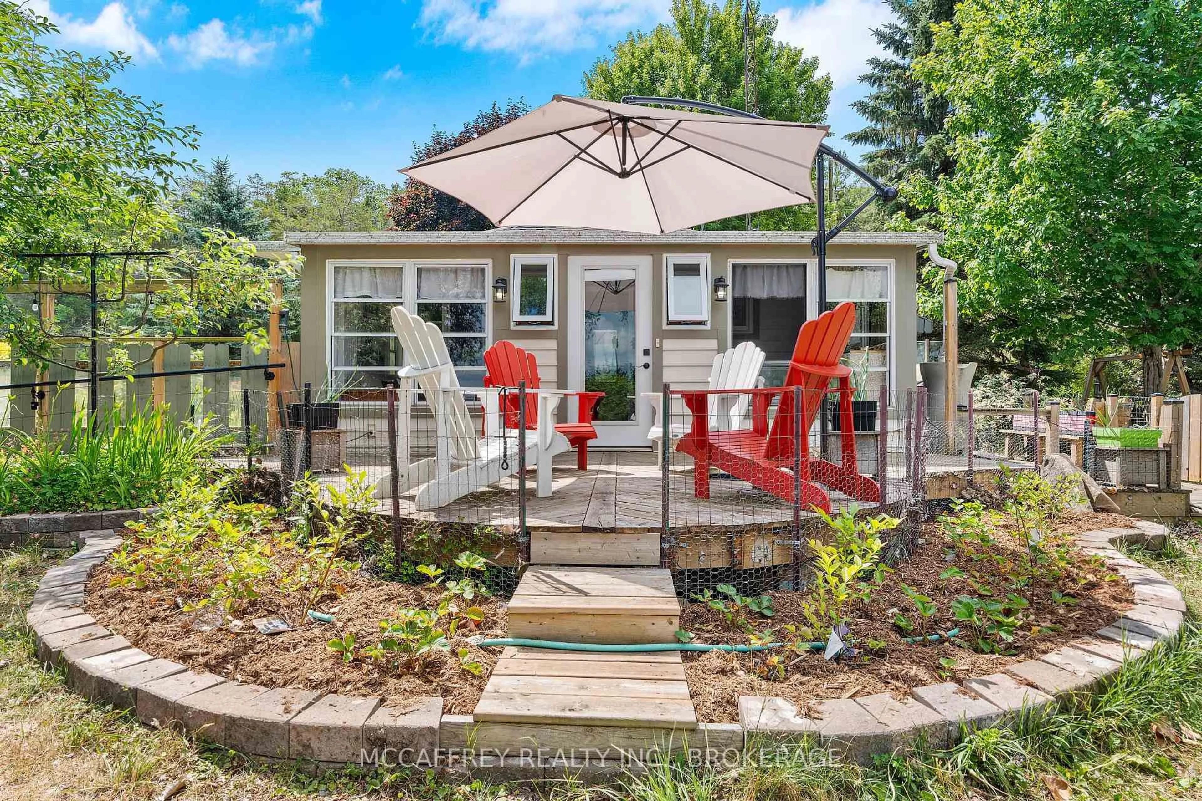 Patio, street for 425 South Shore Rd, Napanee Ontario K7R 3K7