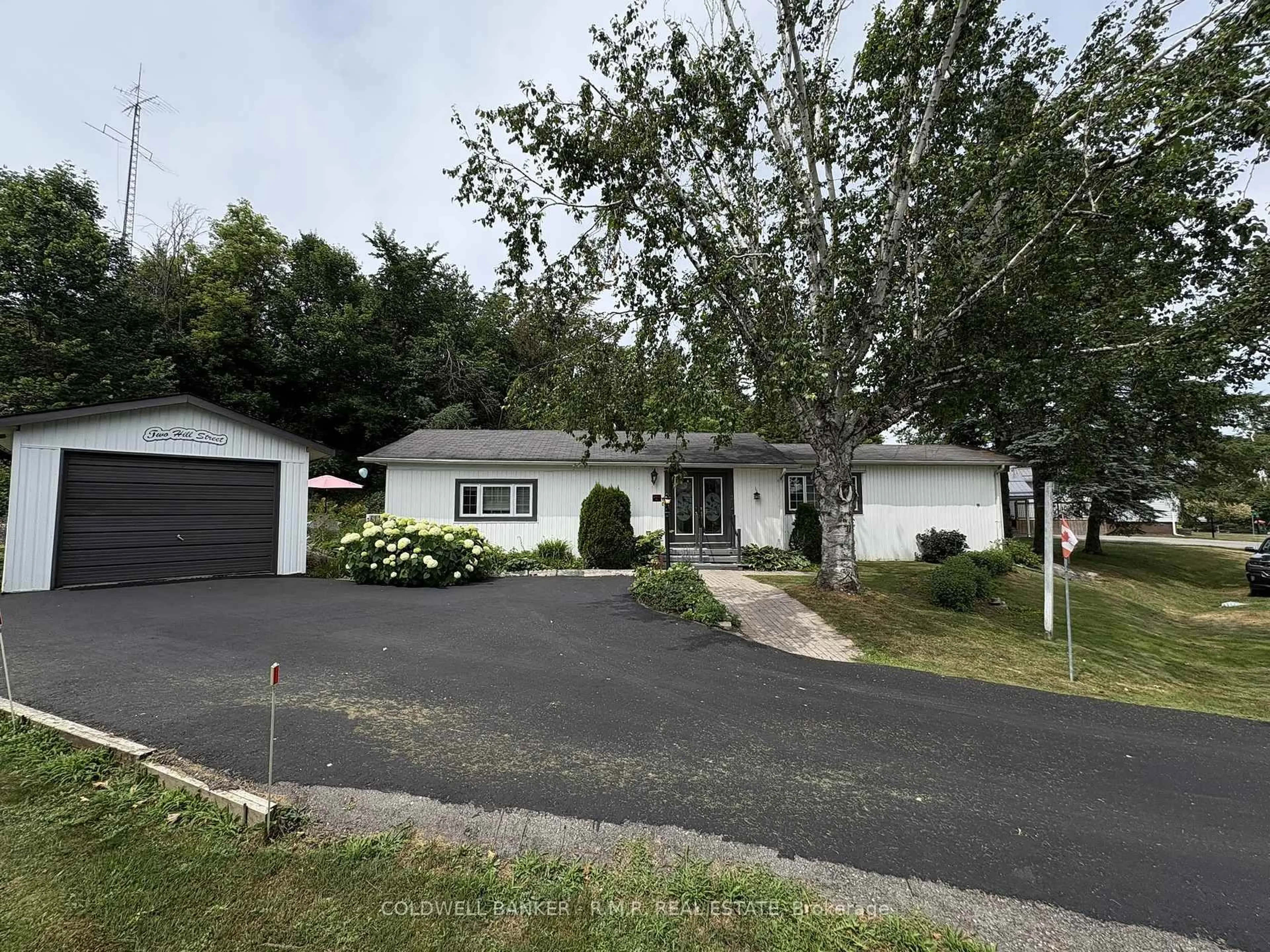 A pic from outside/outdoor area/front of a property/back of a property/a pic from drone, street for 2 Hill St, Kawartha Lakes Ontario K9V 0H5