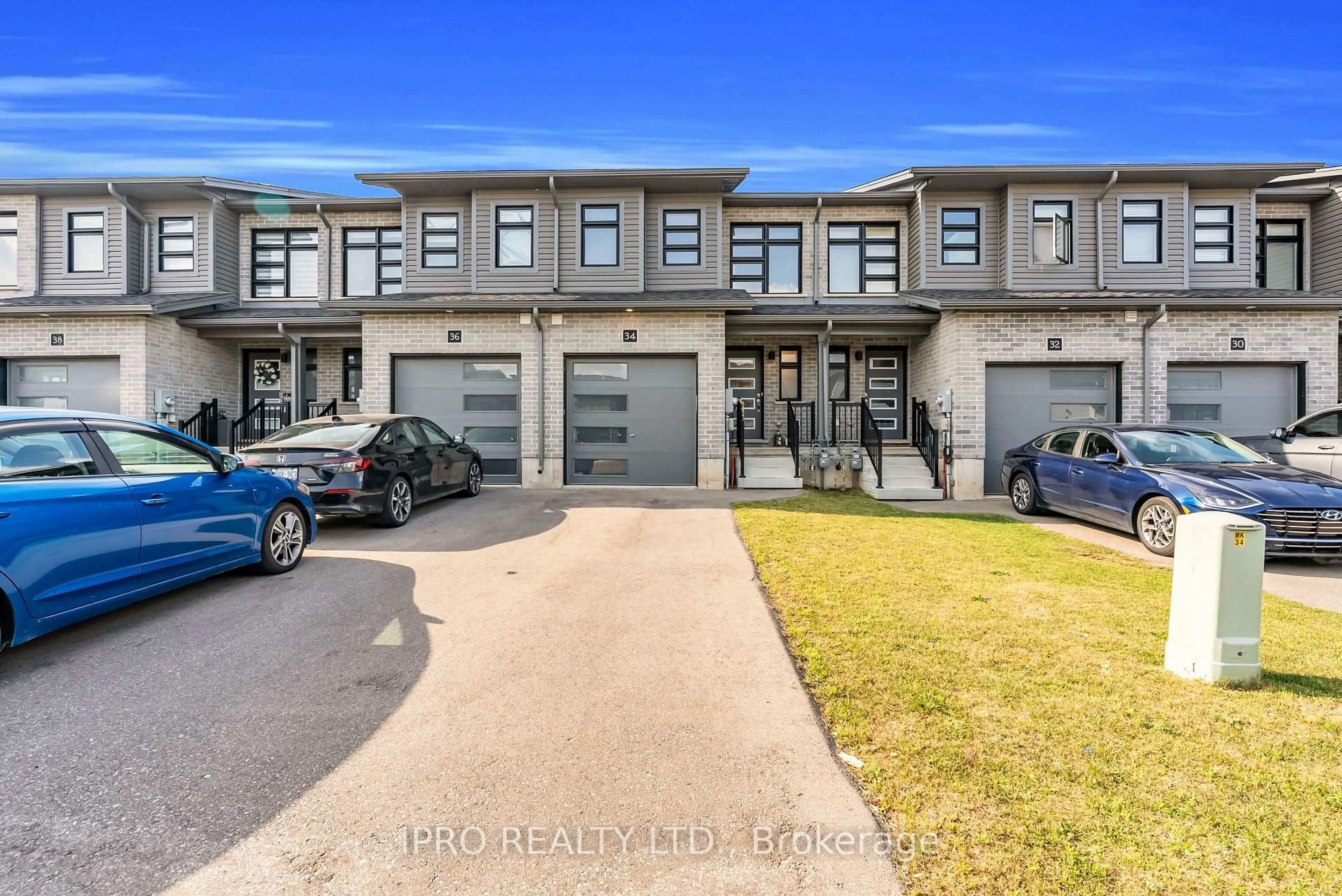 A pic from outside/outdoor area/front of a property/back of a property/a pic from drone, street for 34 Wilkinson Ave, Cambridge Ontario N1S 0E2