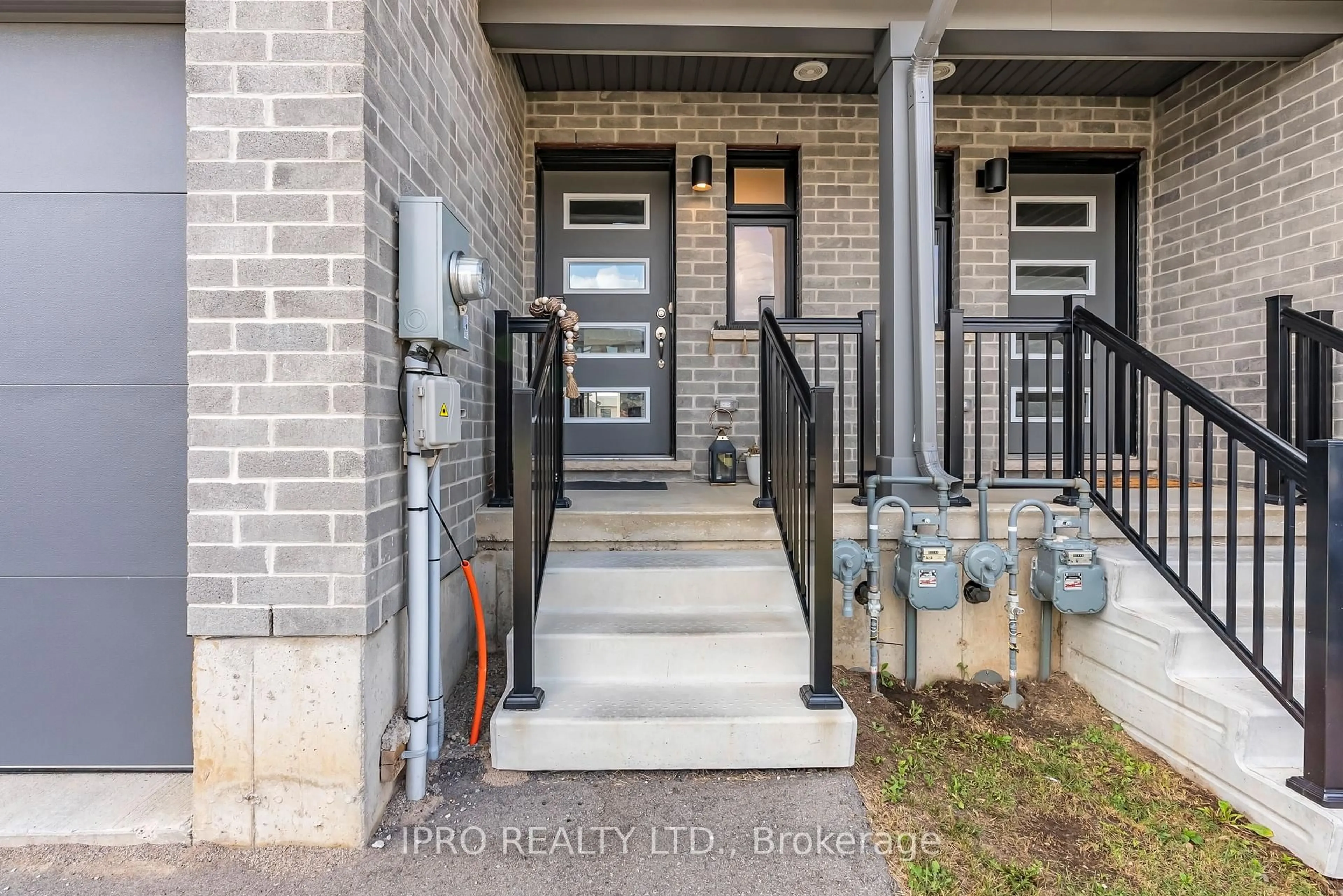 Home with brick exterior material, street for 34 Wilkinson Ave, Cambridge Ontario N1S 0E2